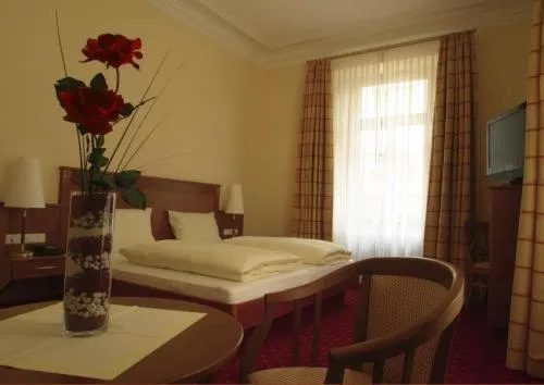 Photo of the whole room, Bed in Hotel Schweizer Hof - Superior