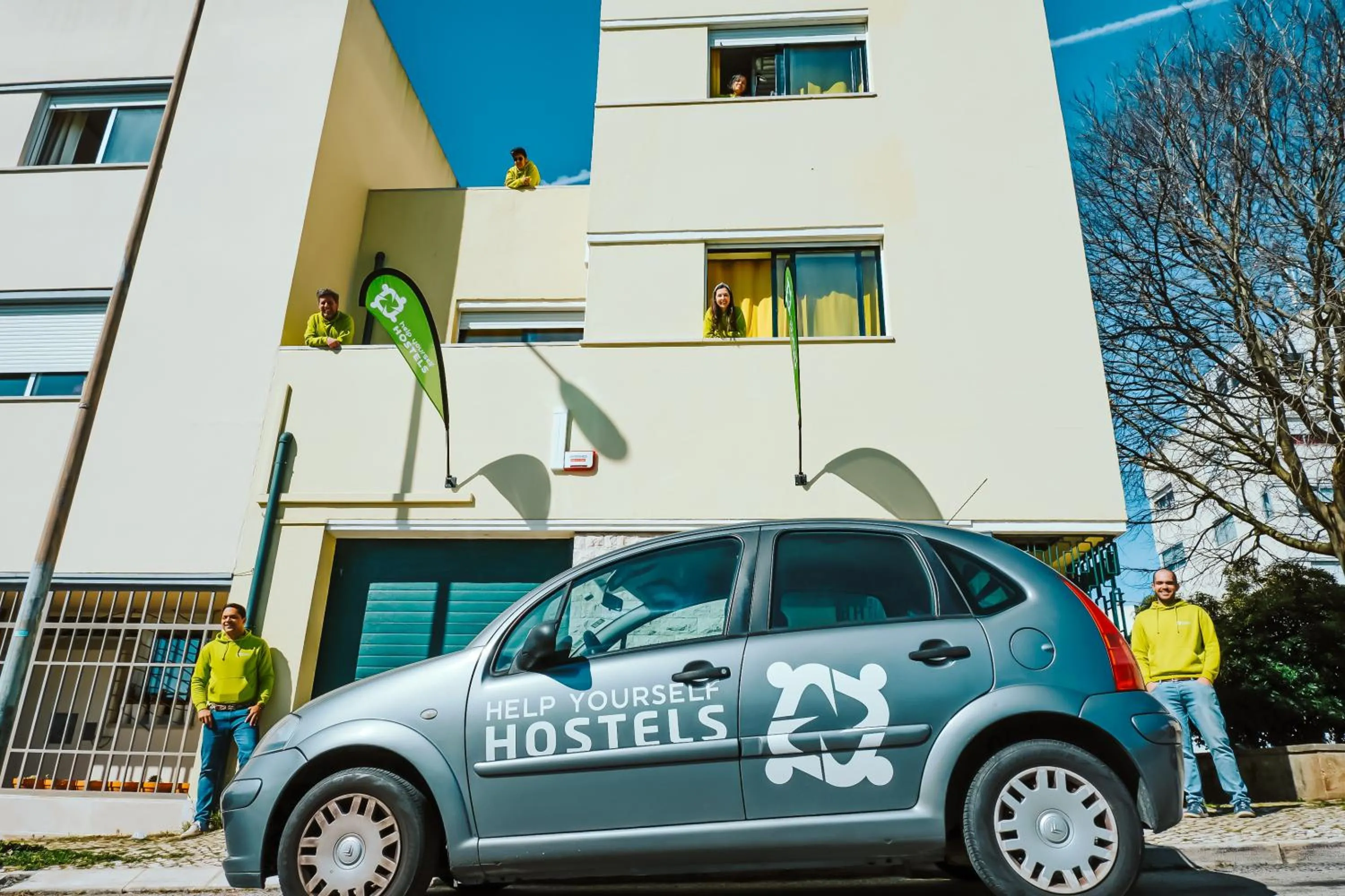 Property building in Help Yourself Hostels - Restelo