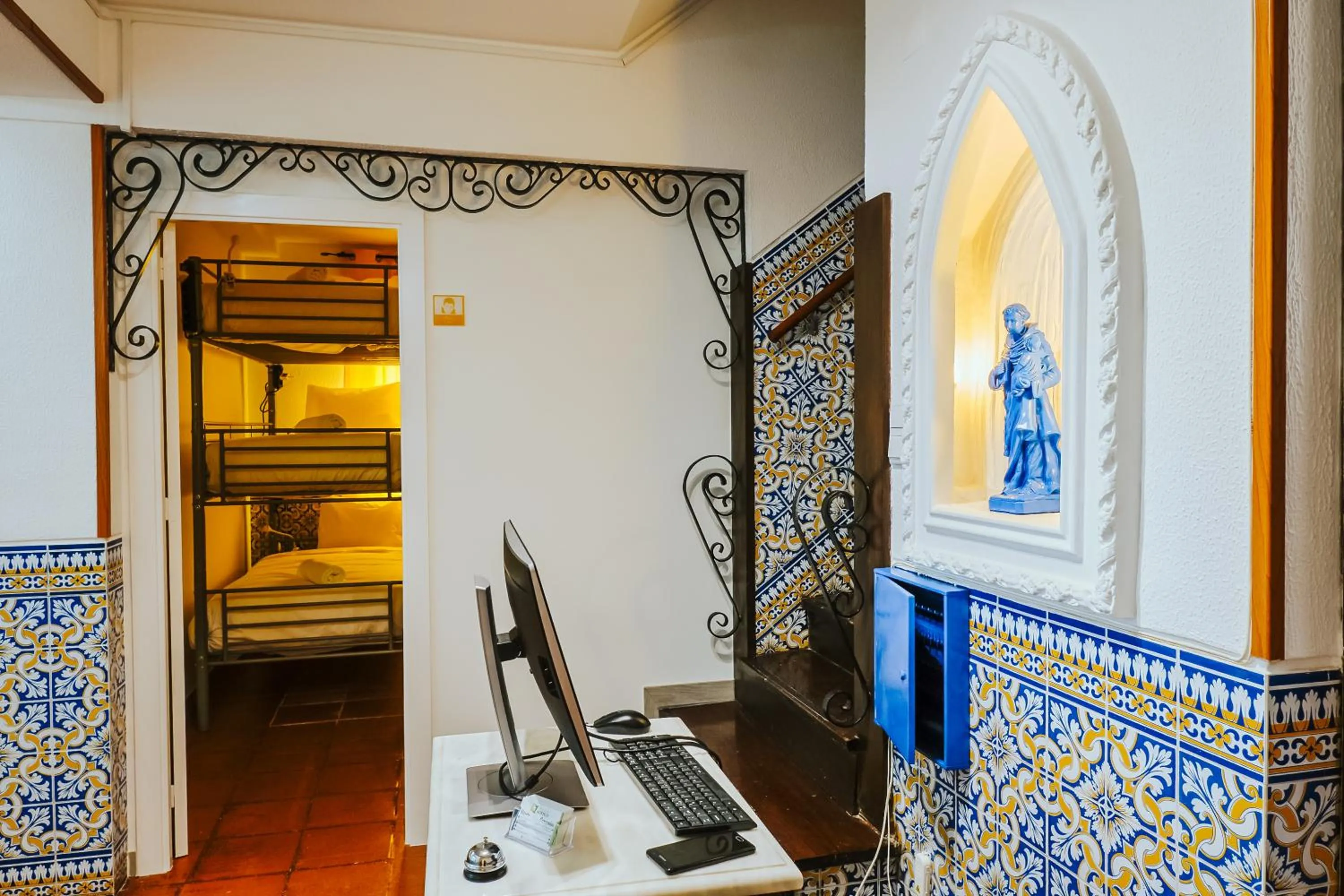 Lobby or reception in Help Yourself Hostels - Restelo