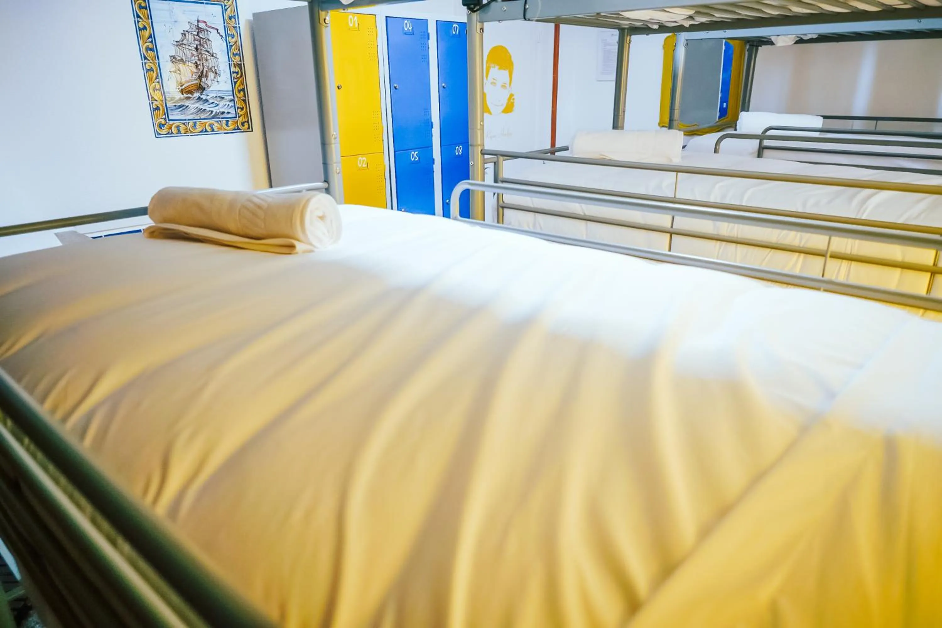 Decorative detail, Bed in Help Yourself Hostels - Restelo