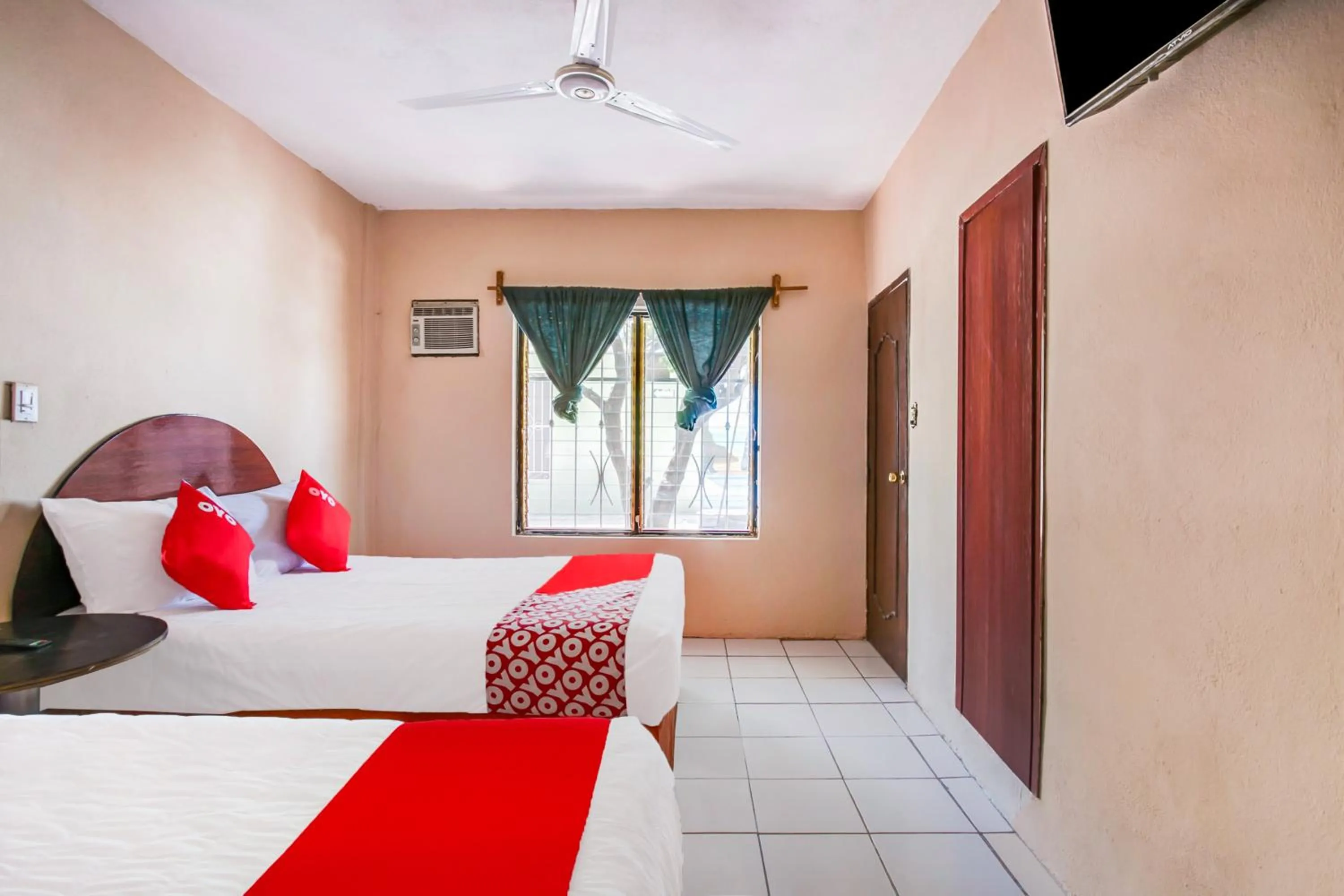 Bedroom, Bed in OYO Hotel Margarita