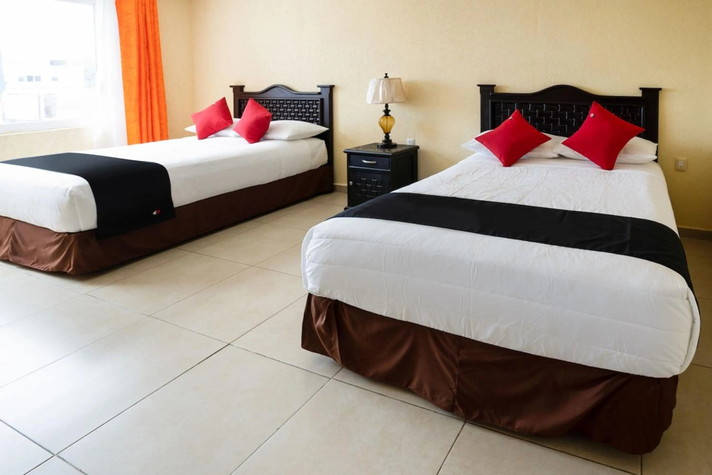 Bedroom, Bed in Capital O Hotel Los Caracoles, Acapulco