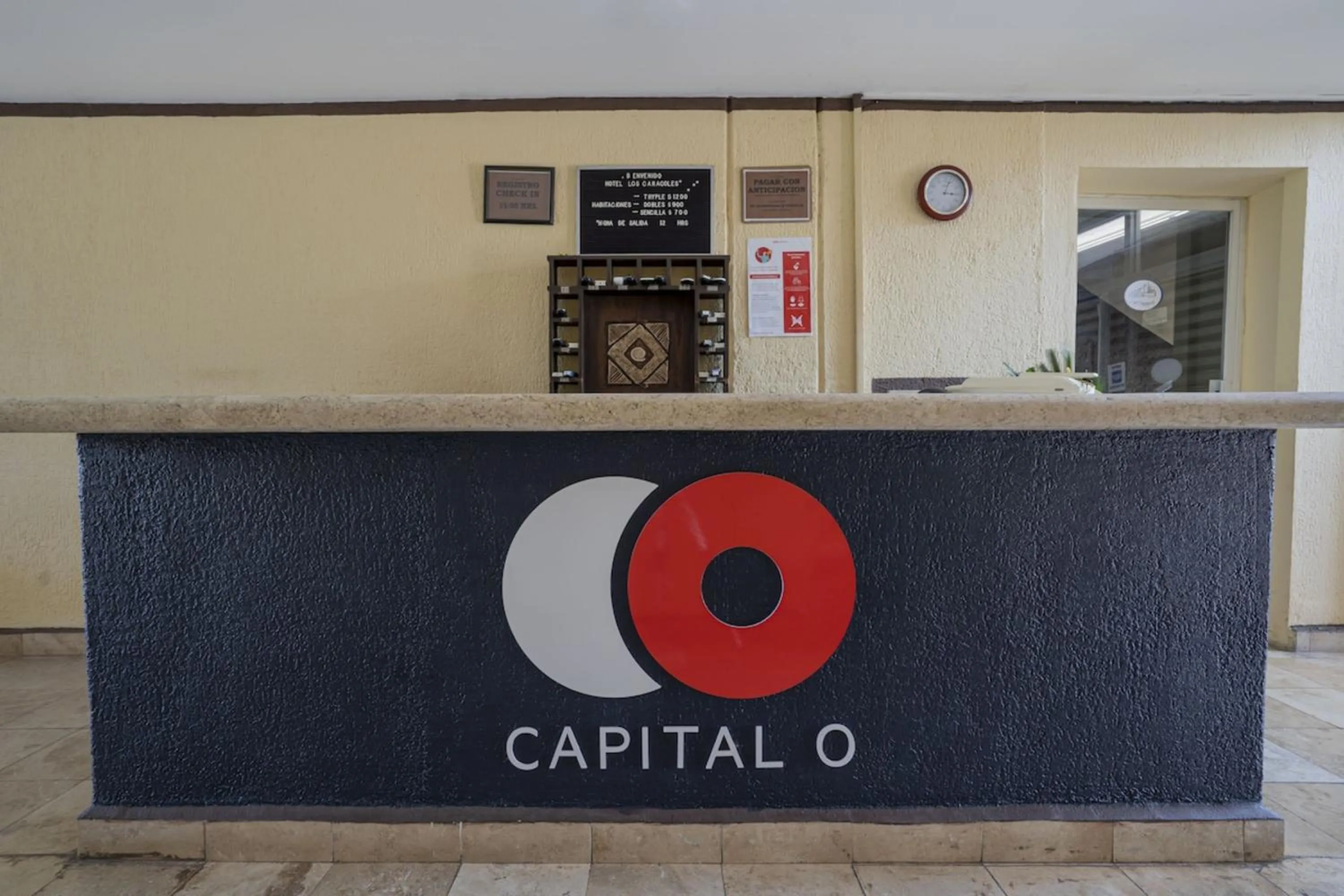 Lobby or reception in Capital O Hotel Los Caracoles, Acapulco