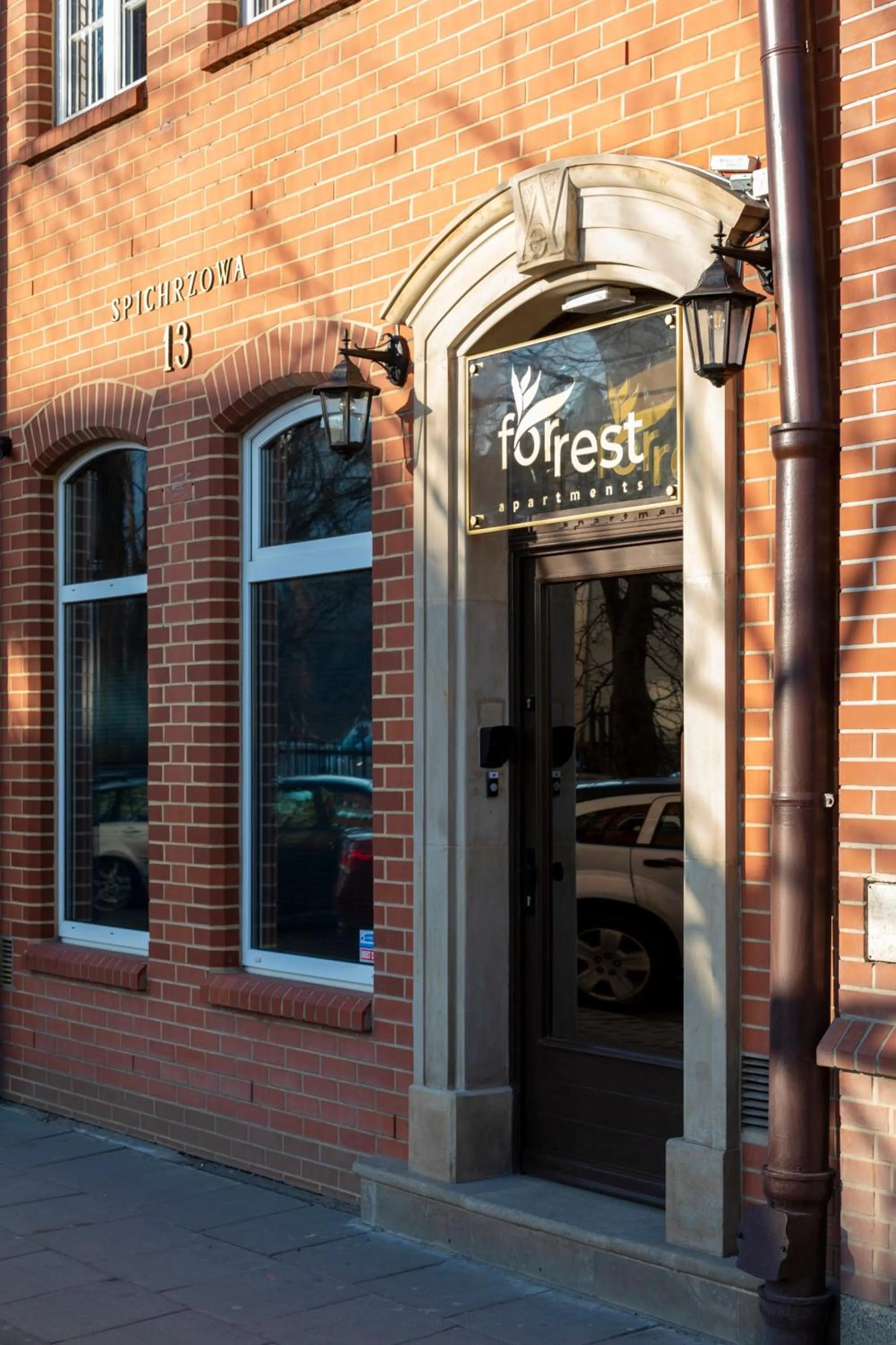 Forrest Apartments & Hostel