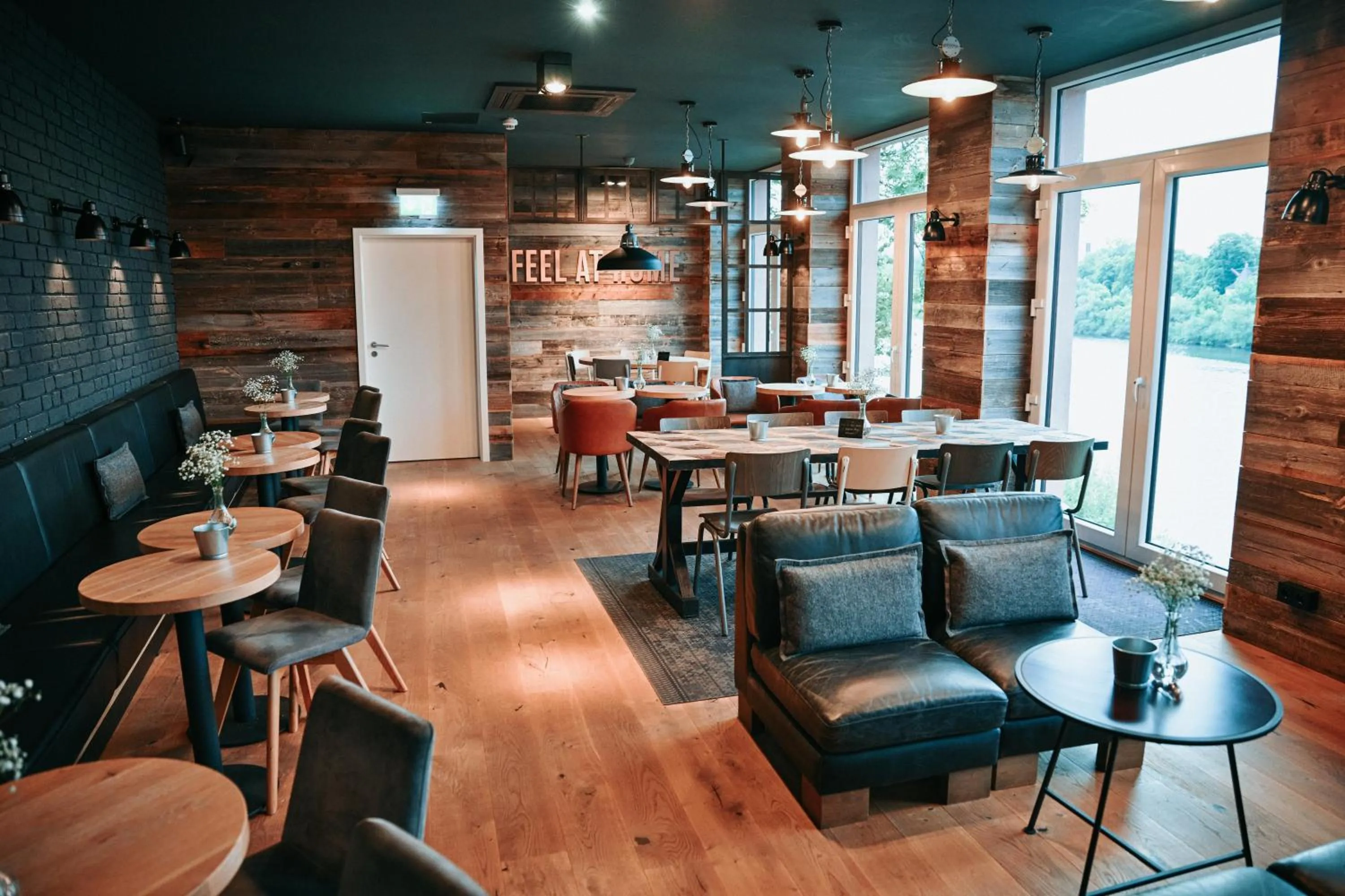 Restaurant/places to eat in Coffee Fellows Hotel Trier