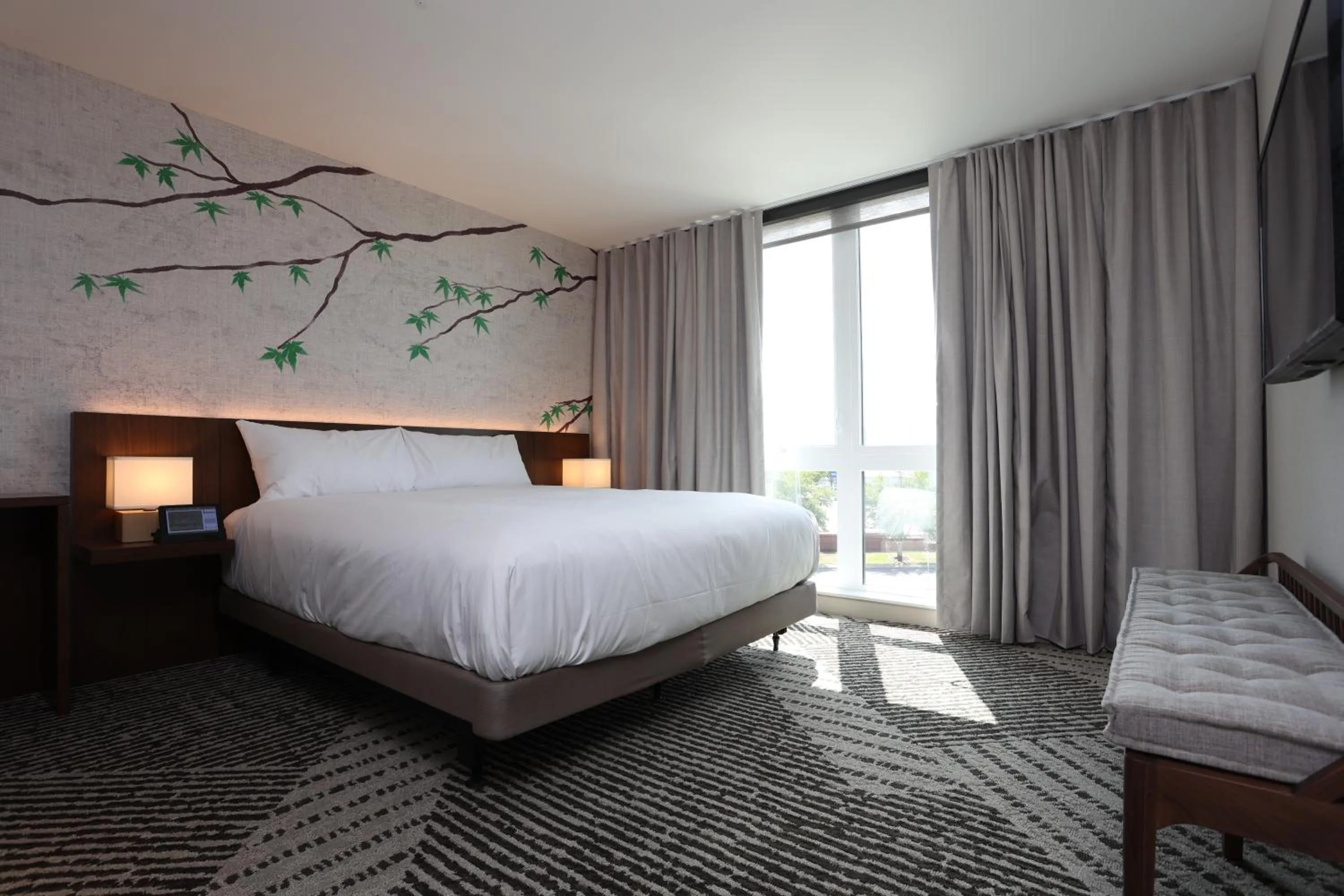 Bed in Cedartree Hotel Portland Hillsboro