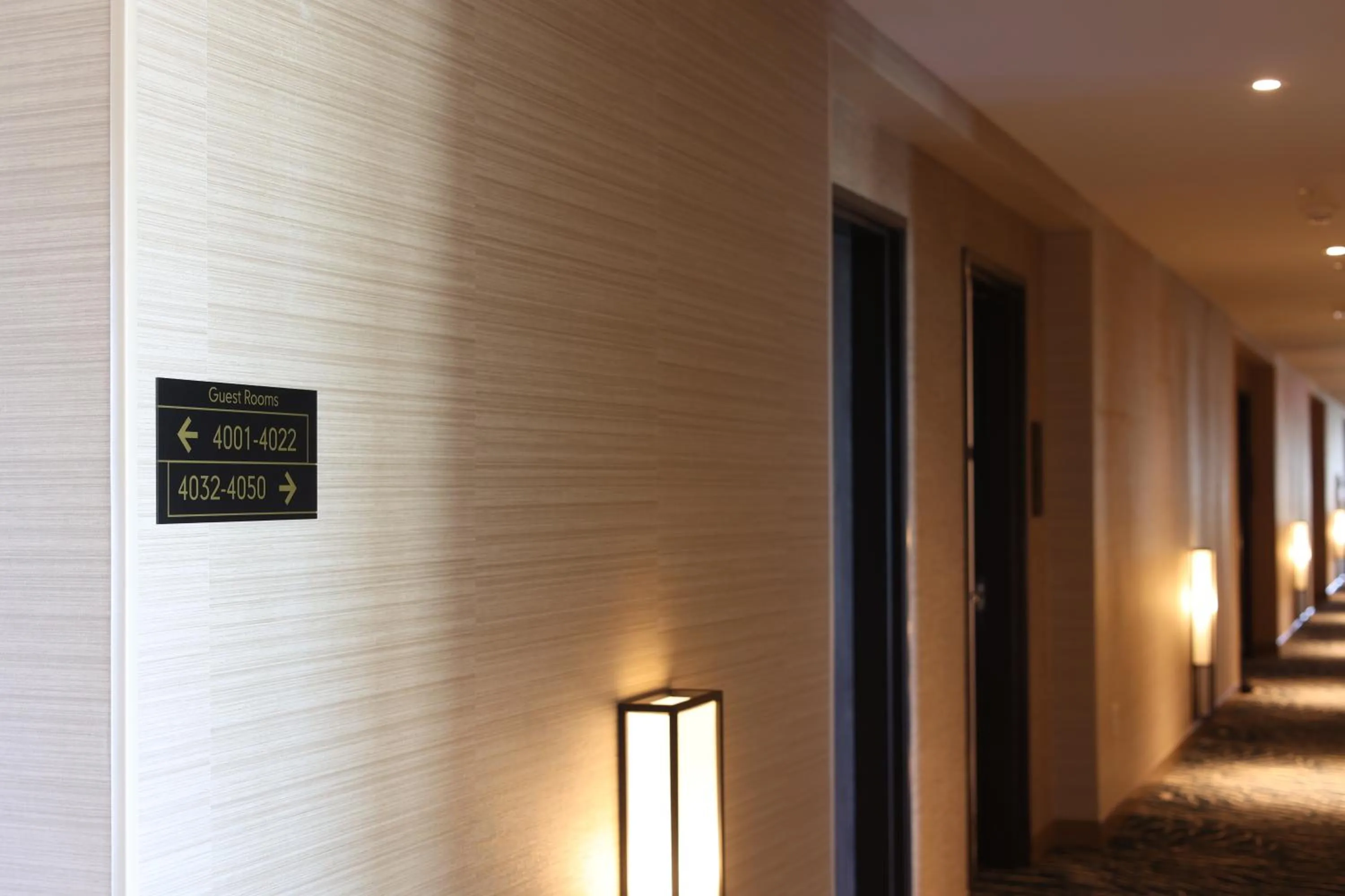 Property building in Cedartree Hotel Portland Hillsboro