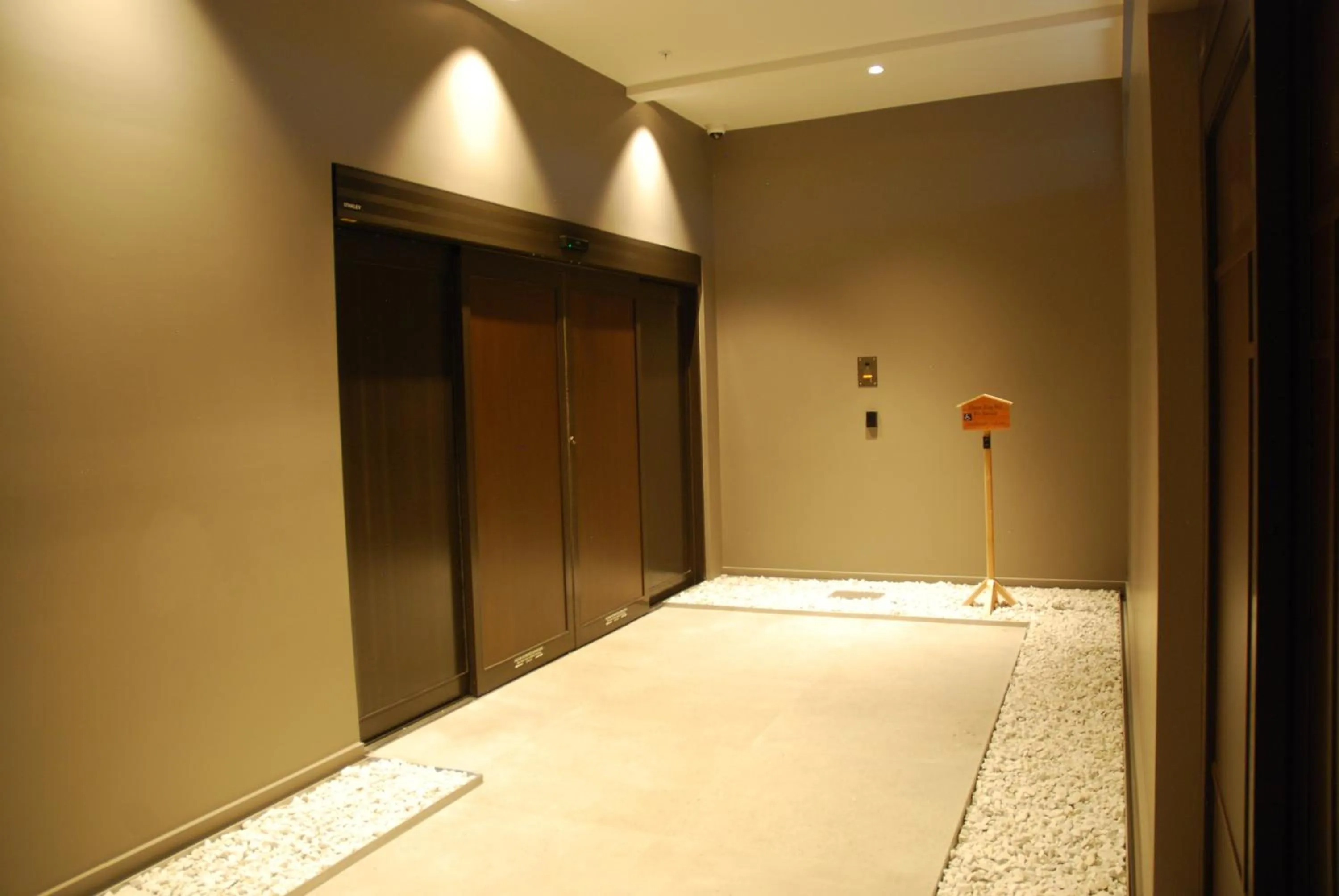 Facade/entrance in Cedartree Hotel Portland Hillsboro