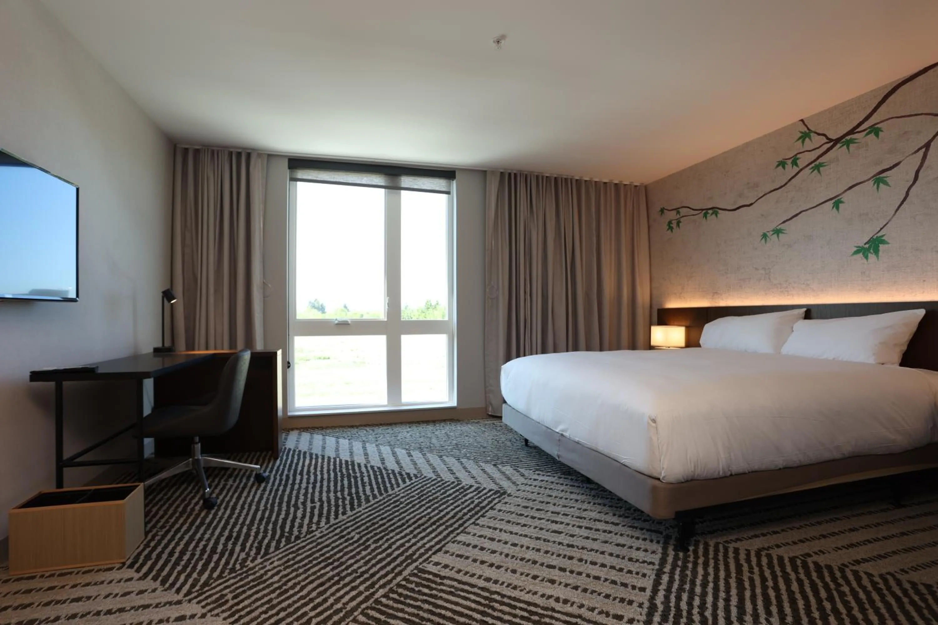 Bed in Cedartree Hotel Portland Hillsboro