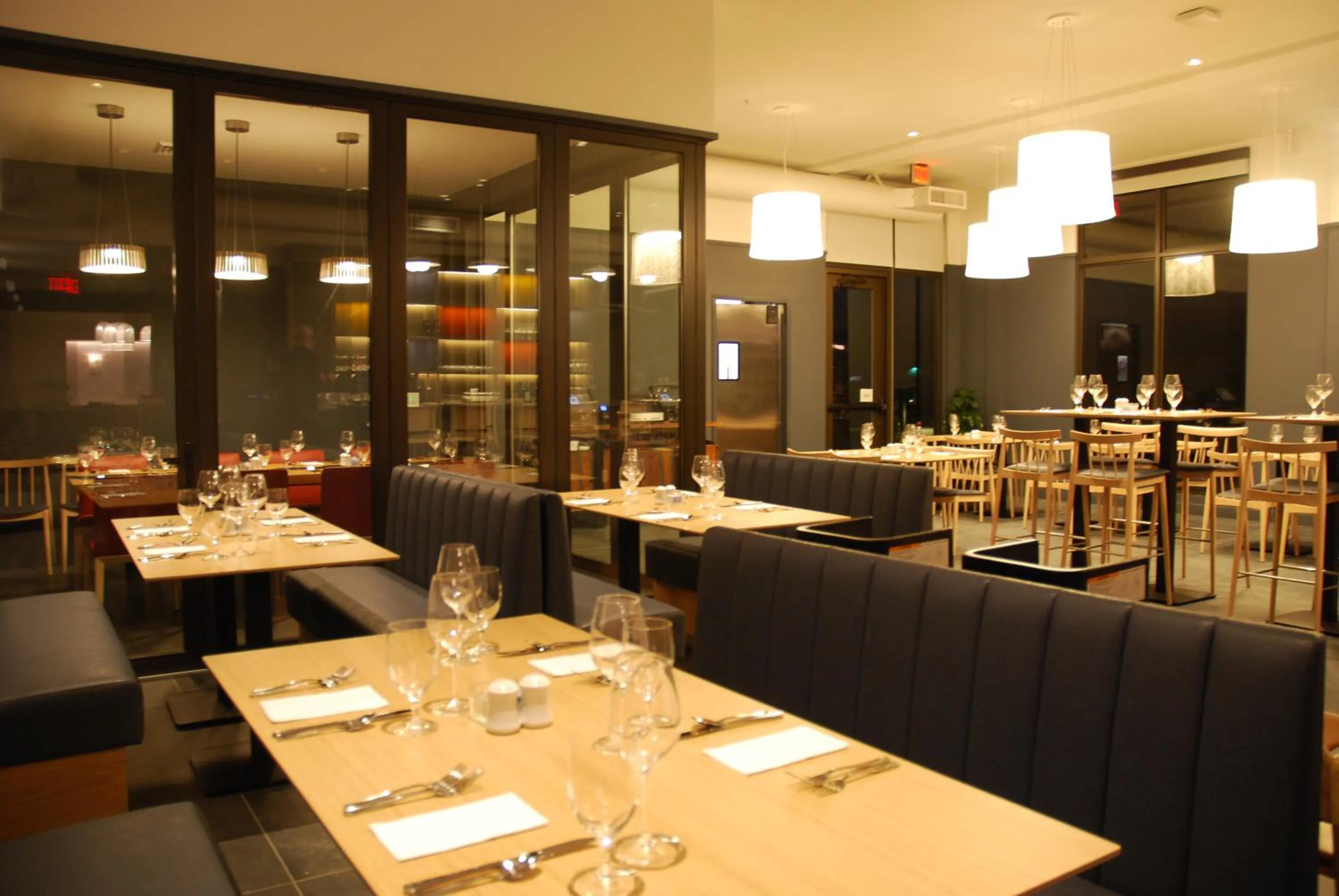 Restaurant/places to eat in Cedartree Hotel Portland Hillsboro