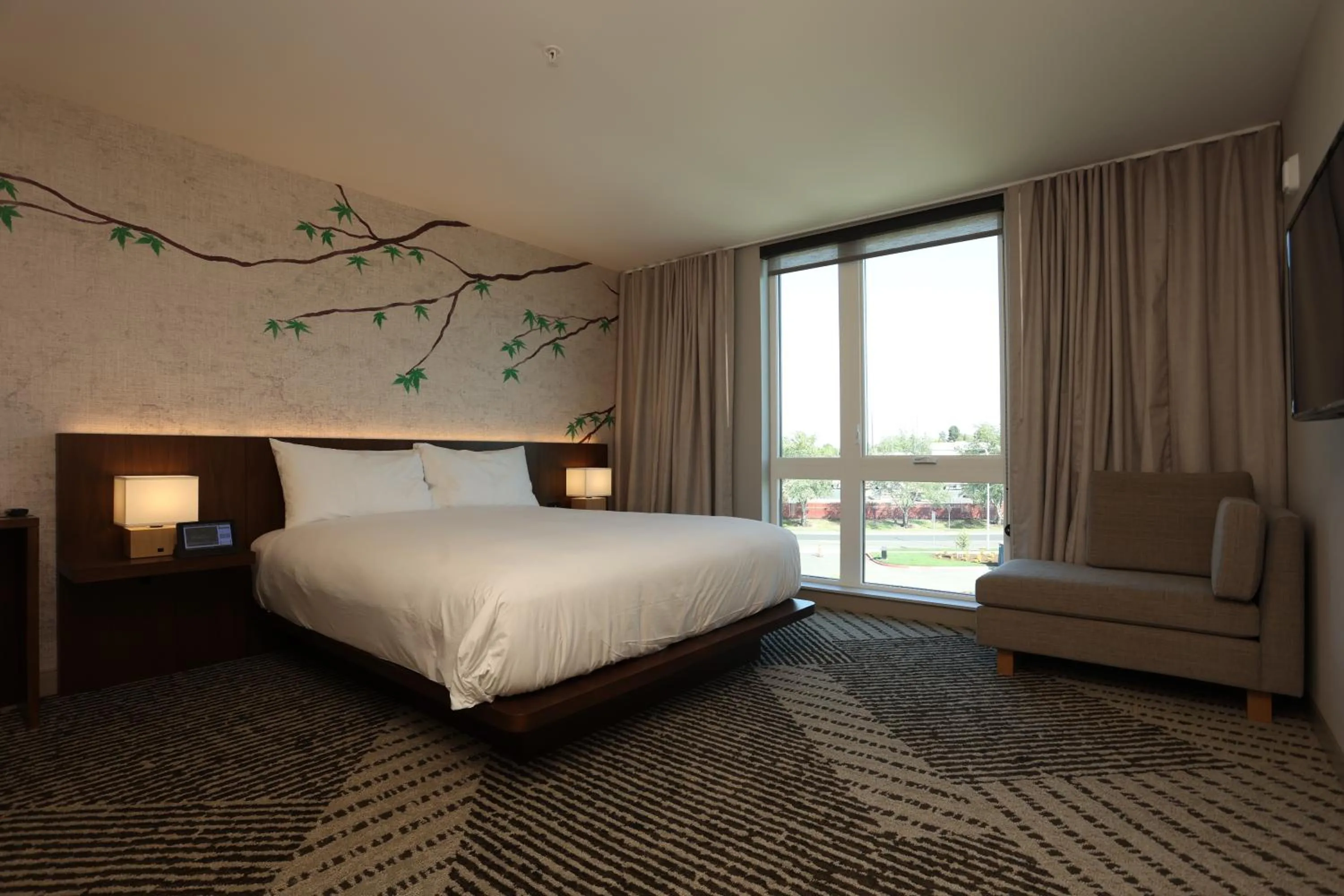 Bed in Cedartree Hotel Portland Hillsboro