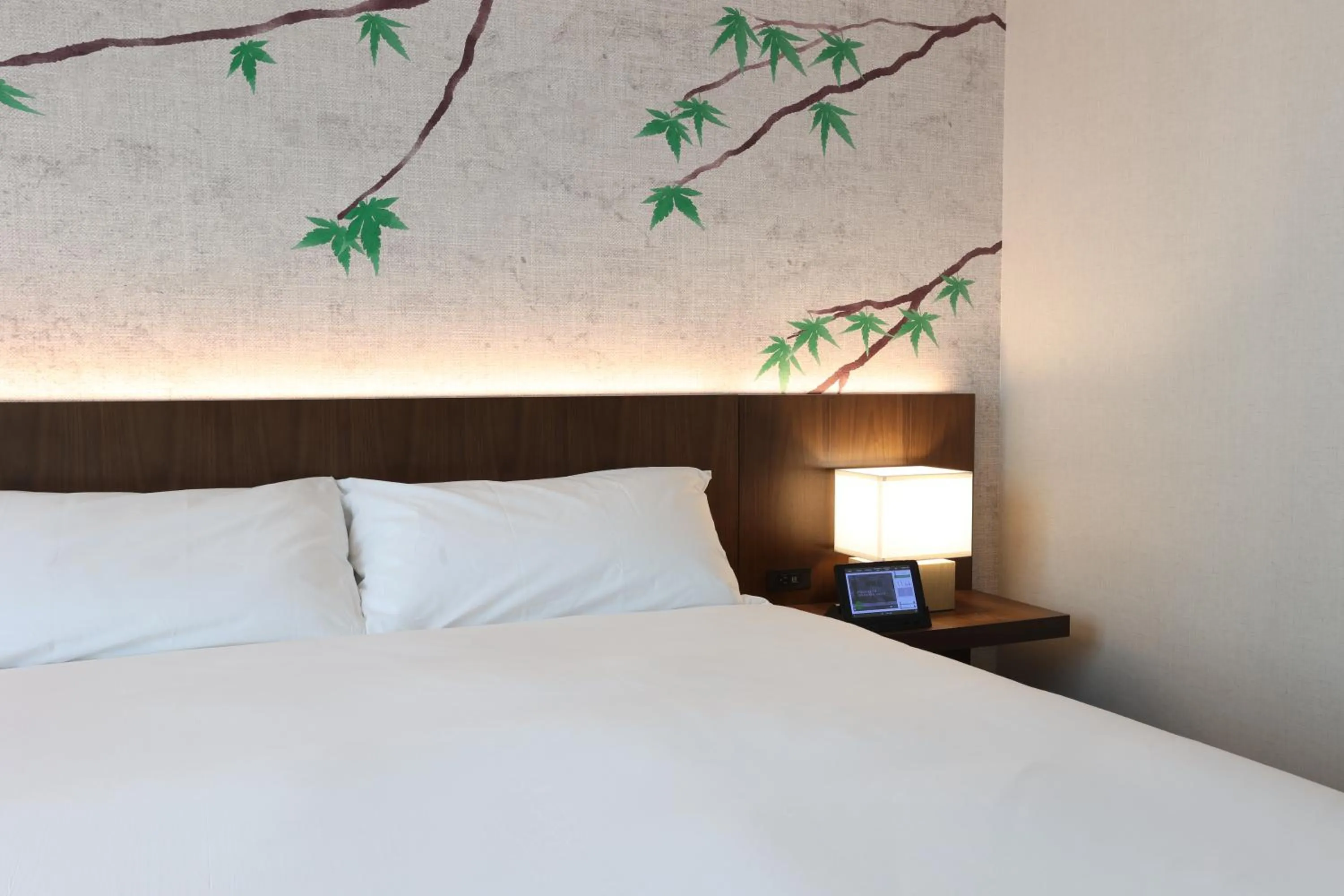 Bed in Cedartree Hotel Portland Hillsboro