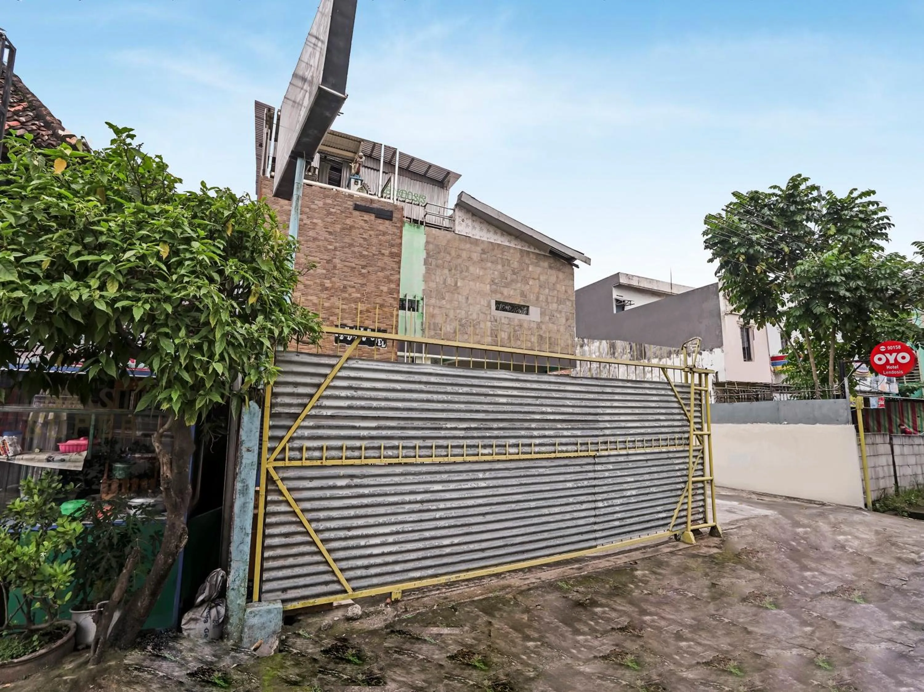 Property Building in OYO 90158 Hotel Lendosis Perintis Kemerdekaan