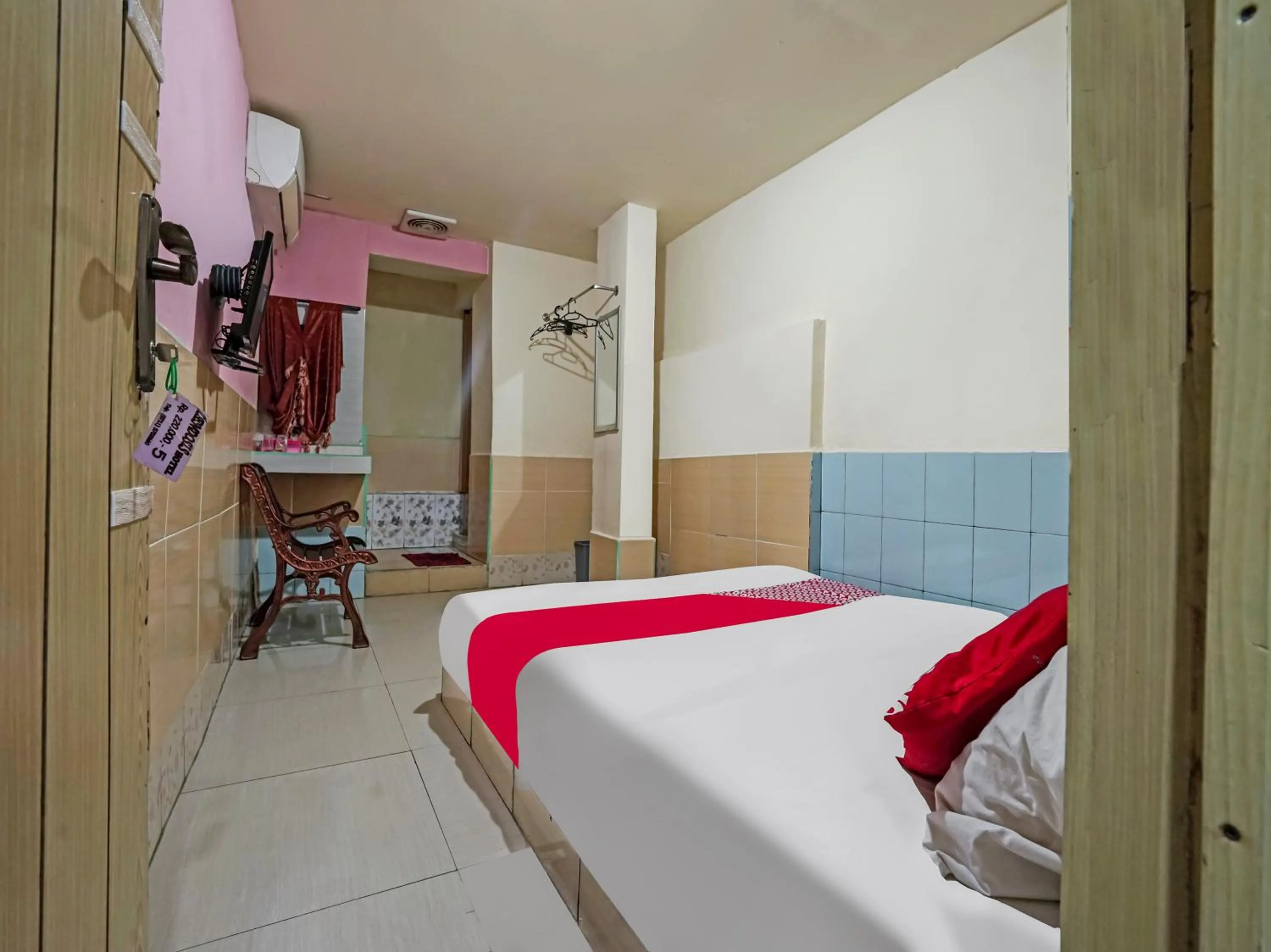 Bedroom in OYO 90158 Hotel Lendosis Perintis Kemerdekaan