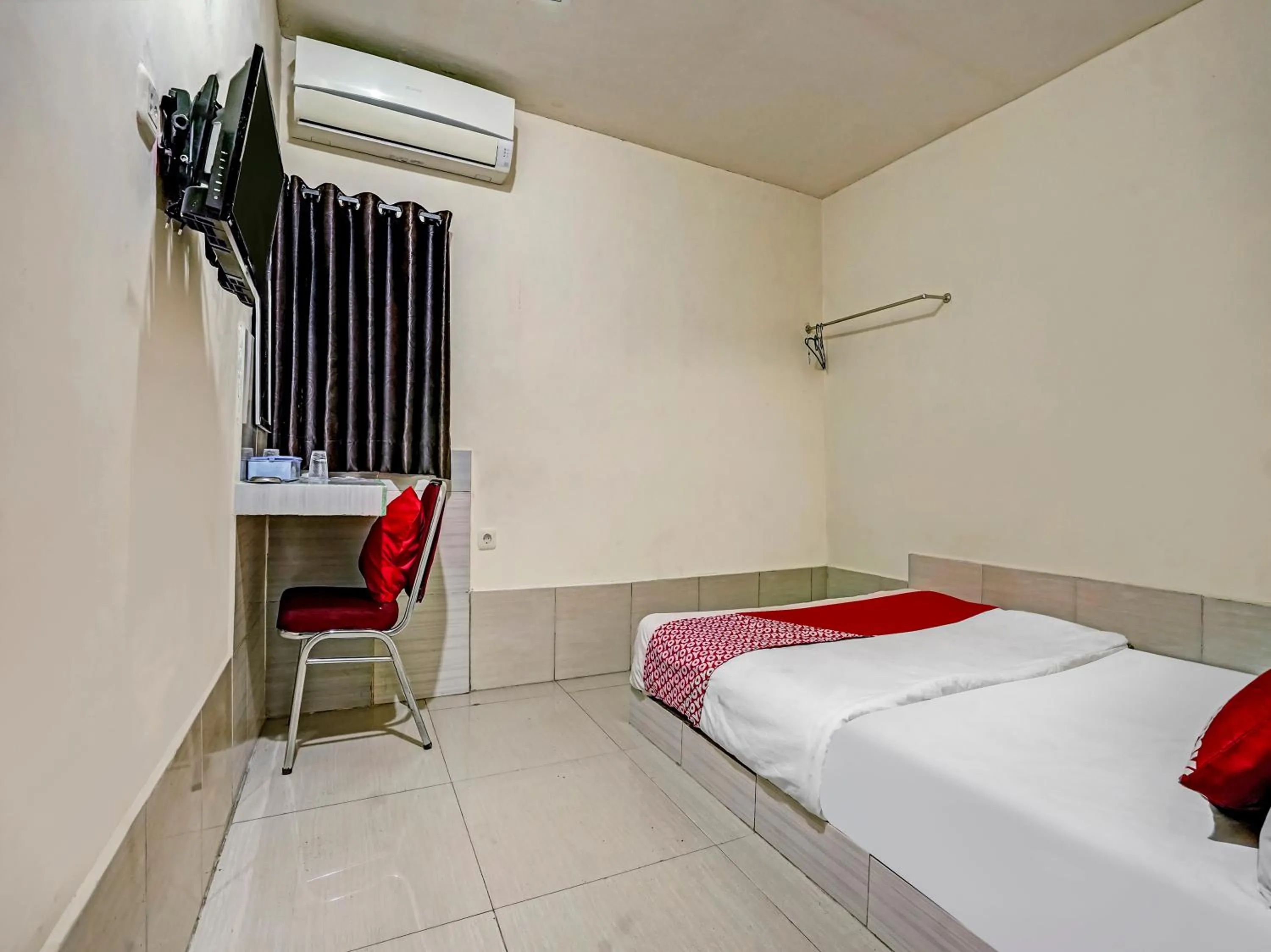 Bedroom in OYO 90158 Hotel Lendosis Perintis Kemerdekaan