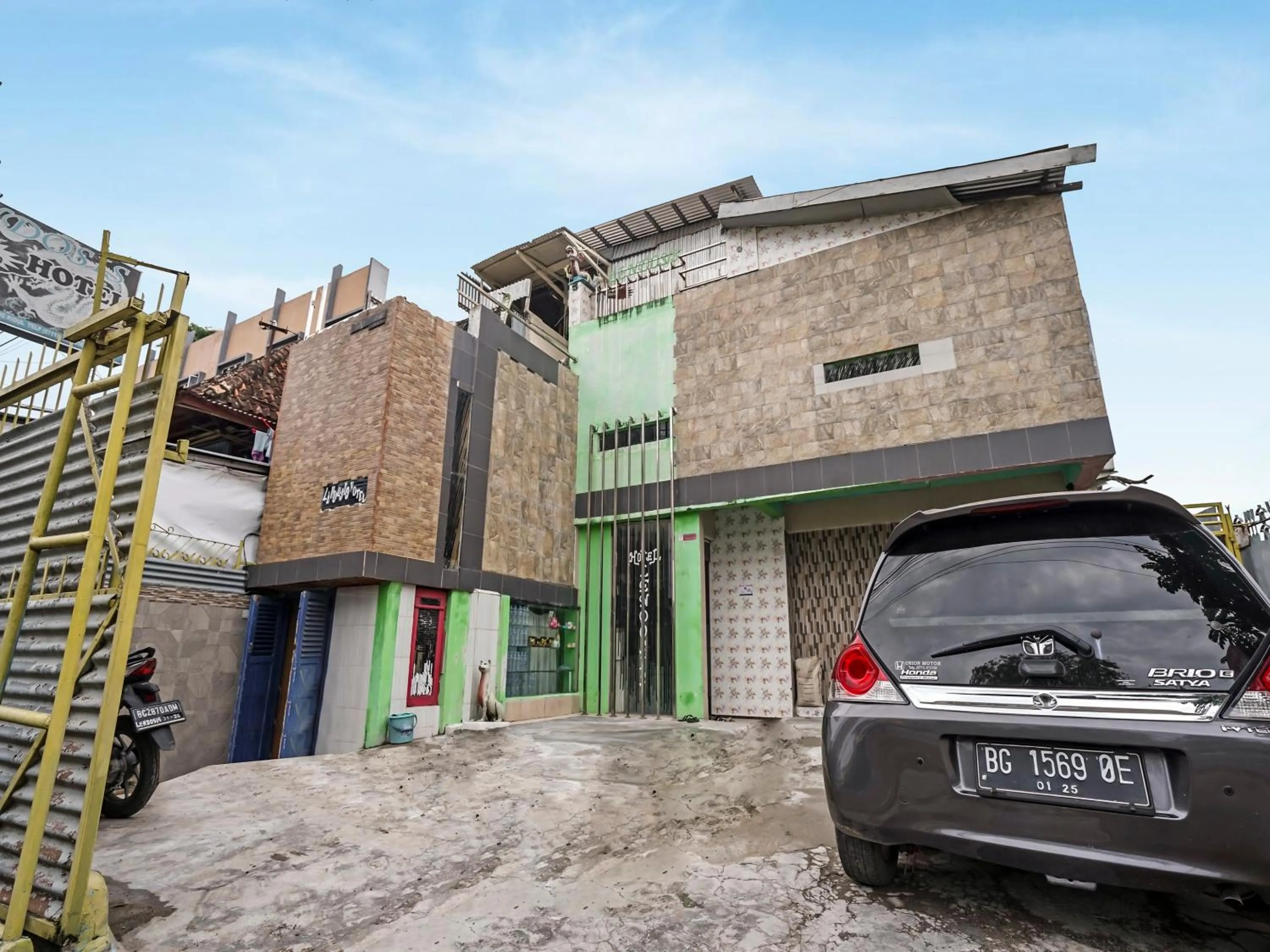 Property Building in OYO 90158 Hotel Lendosis Perintis Kemerdekaan