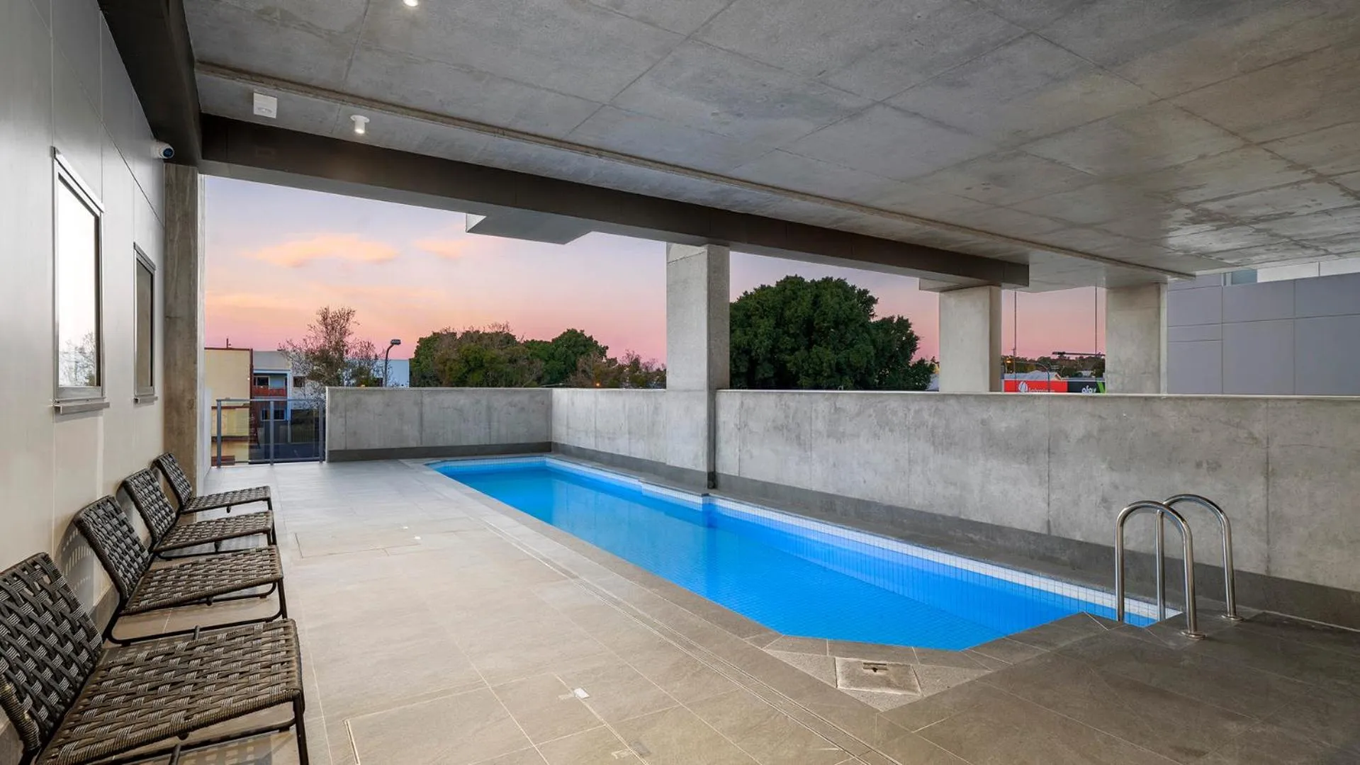 Swimming pool in Oaks Toowoomba Hotel