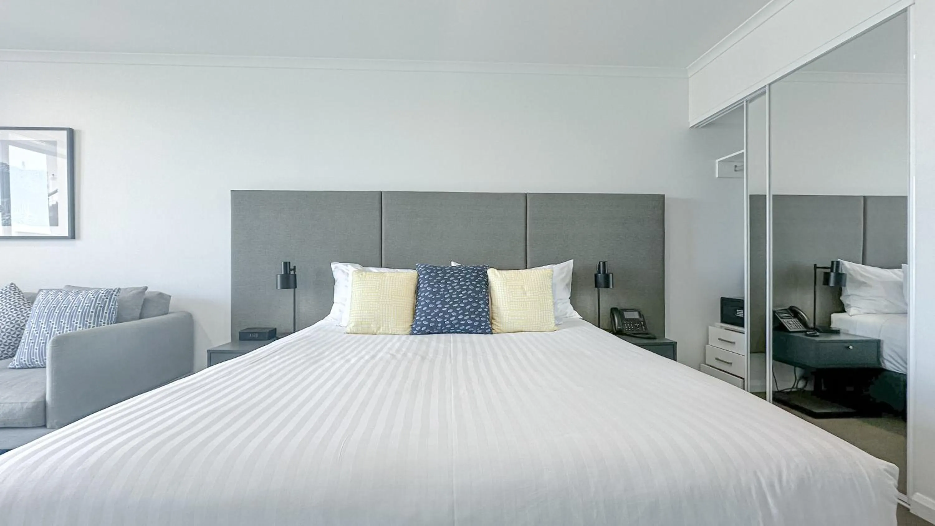 Bed in Oaks Toowoomba Hotel