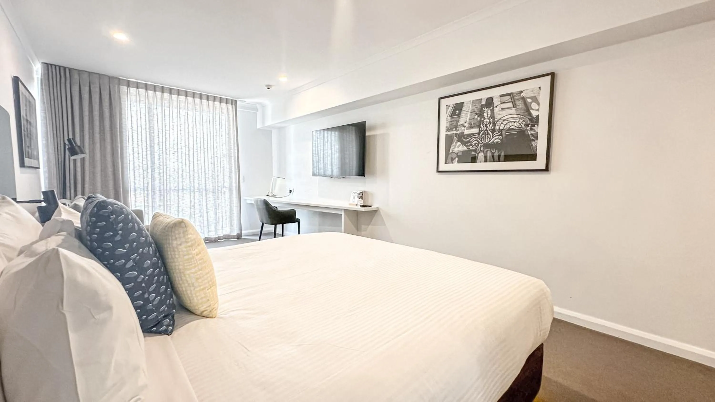 Bed in Oaks Toowoomba Hotel