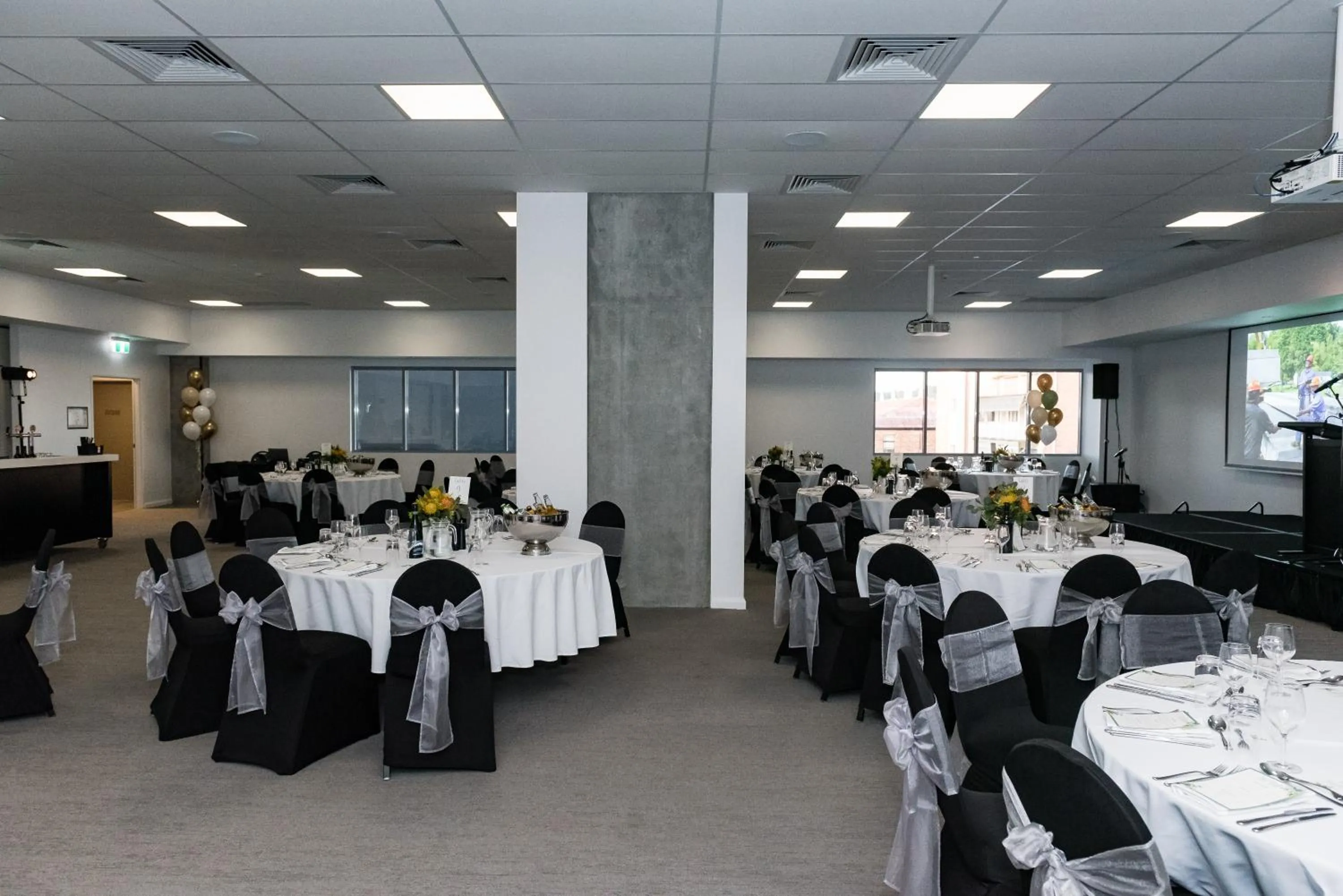 Restaurant/places to eat in Oaks Toowoomba Hotel