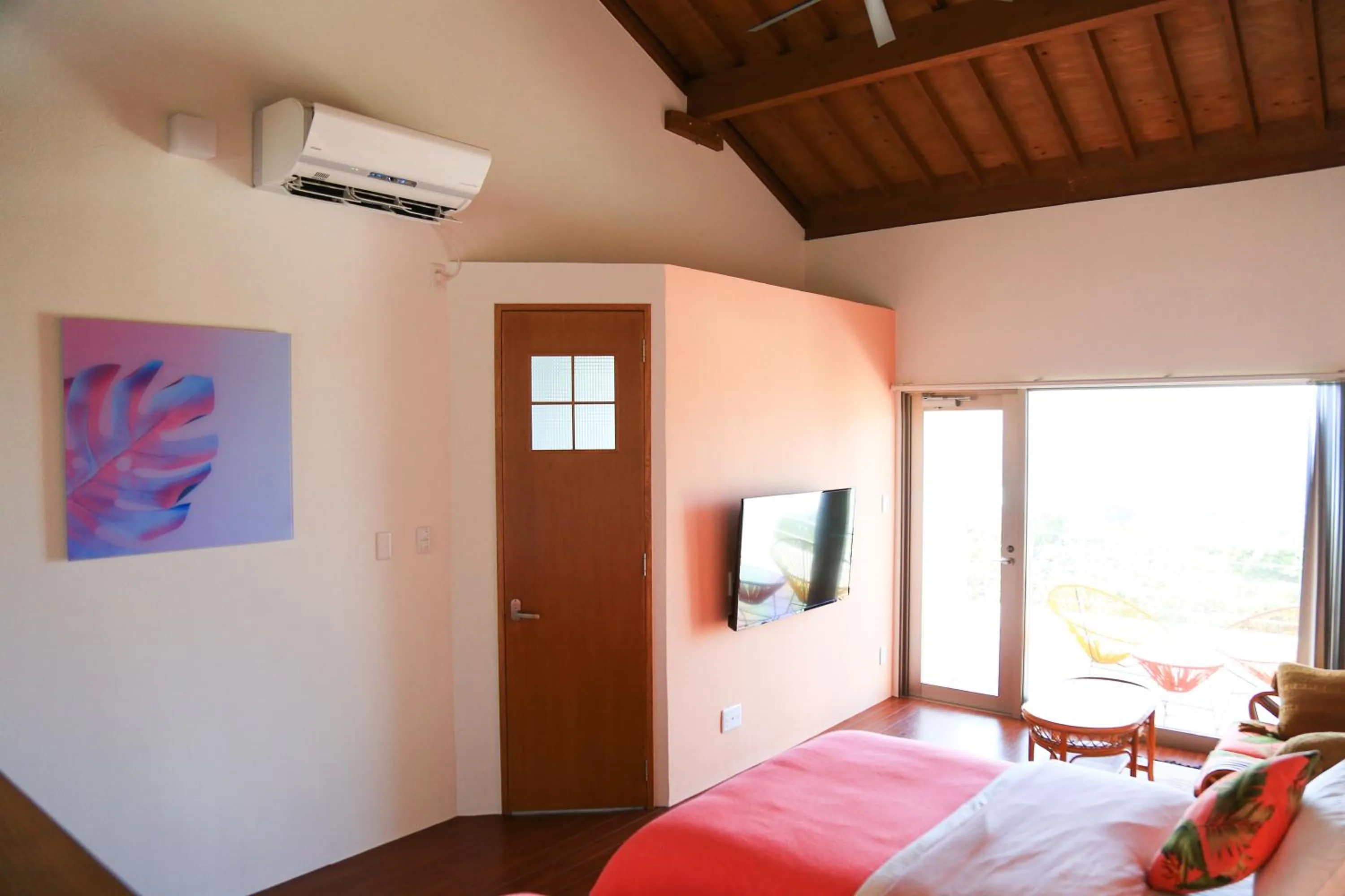 Bed in Roconia Terrace