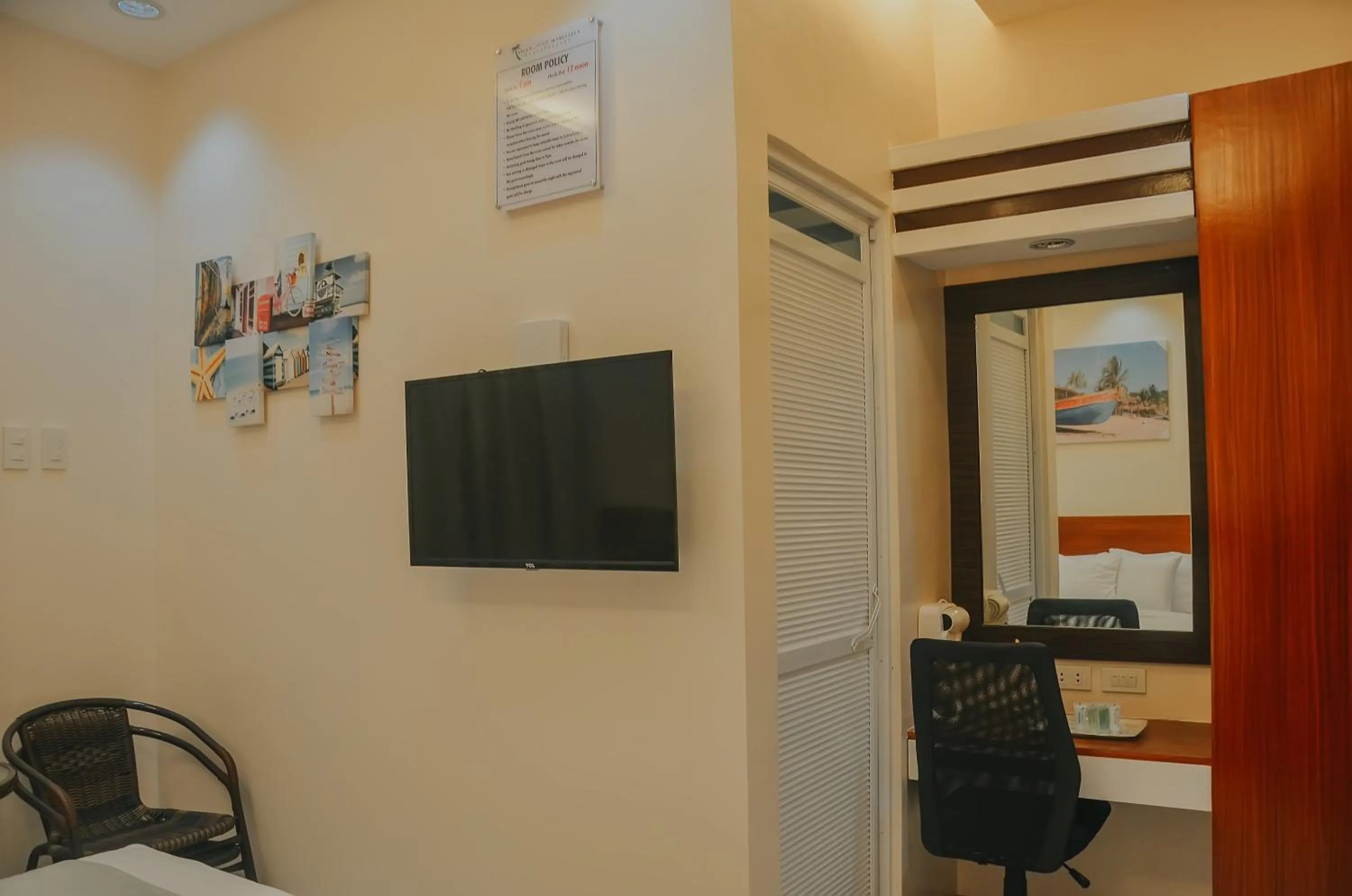 TV and multimedia in Villa MJ Maristela Beach Resort