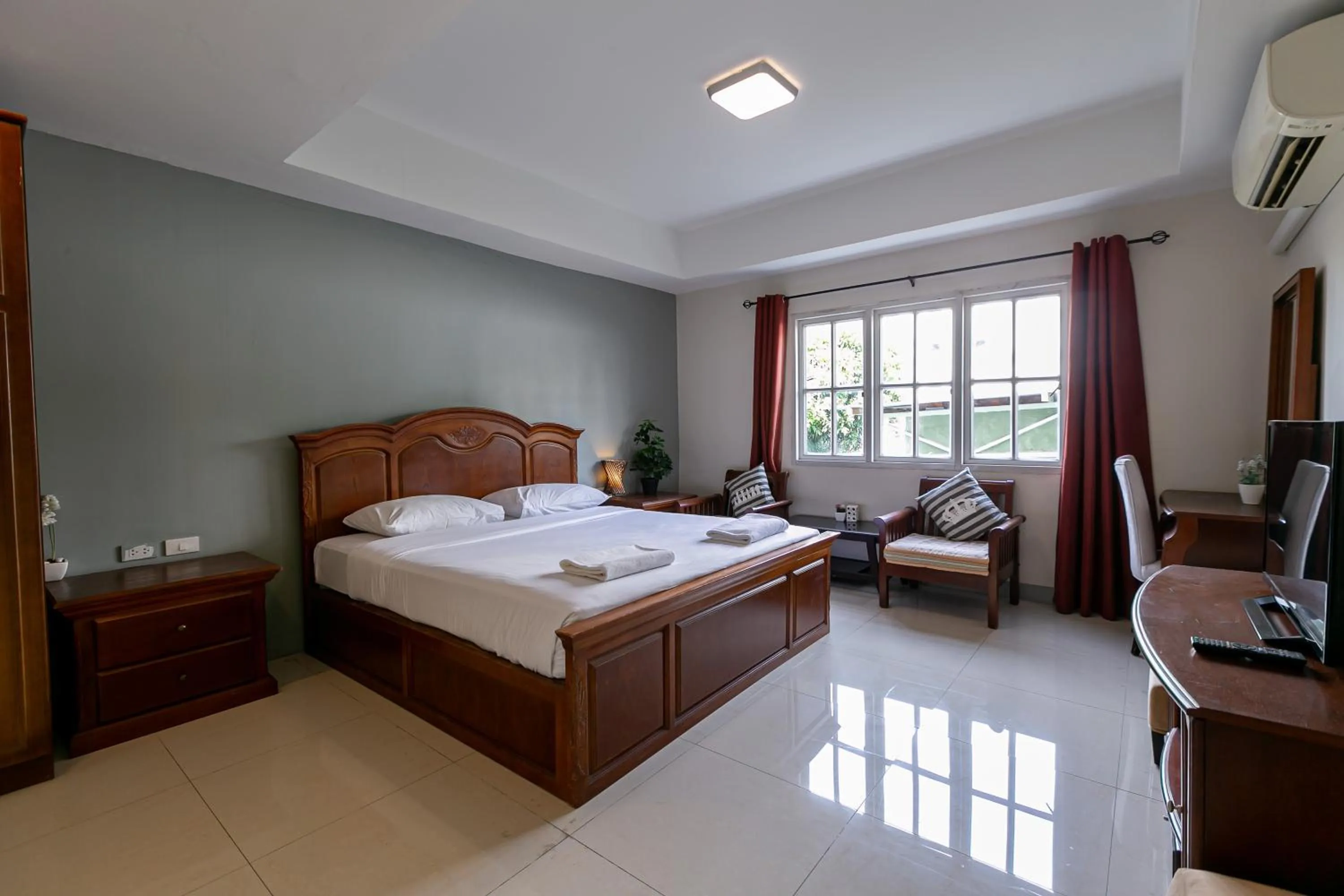 Bed in Wong Amat House