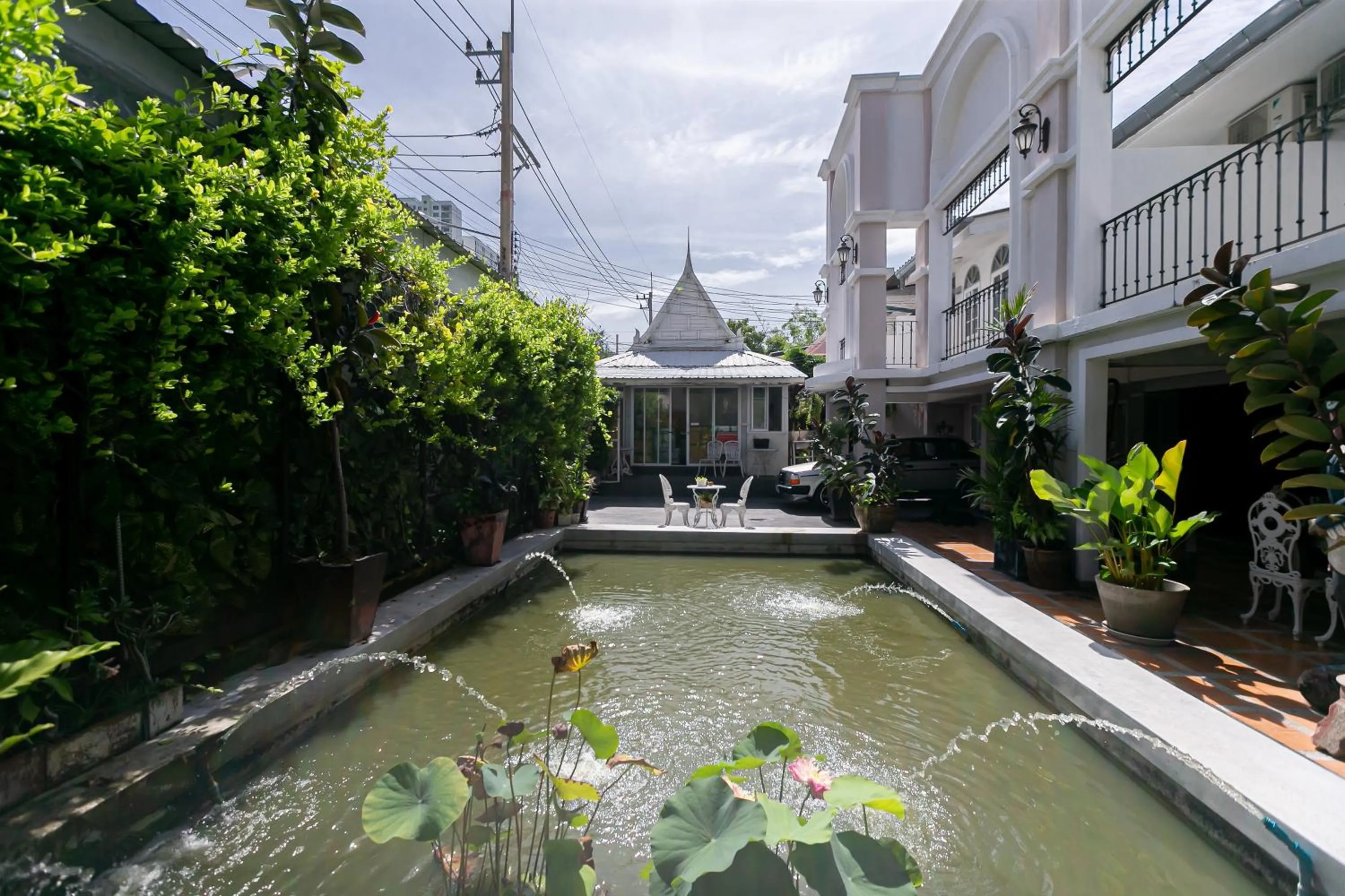 Property building in Wong Amat House