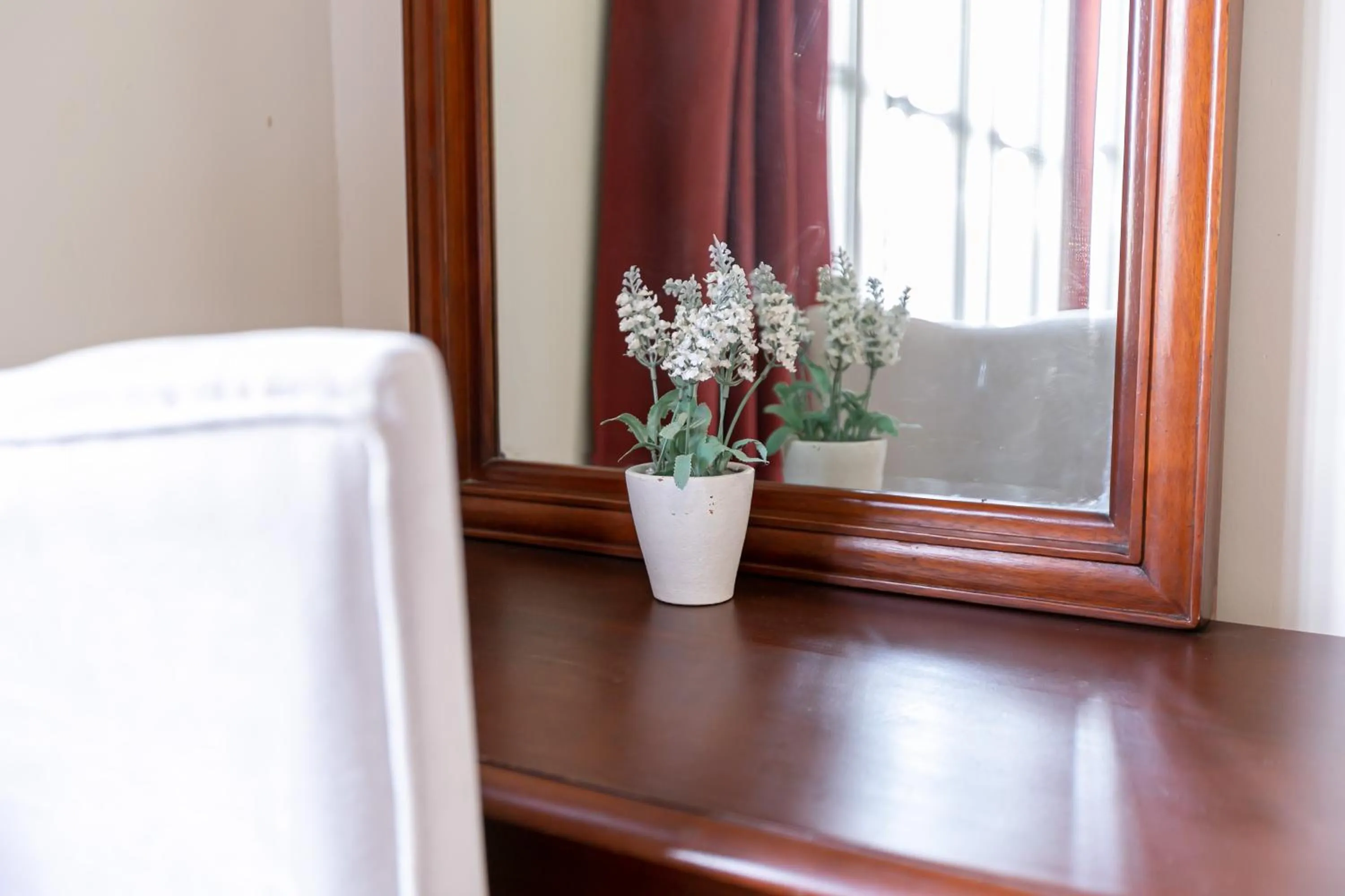 hair dresser in Wong Amat House