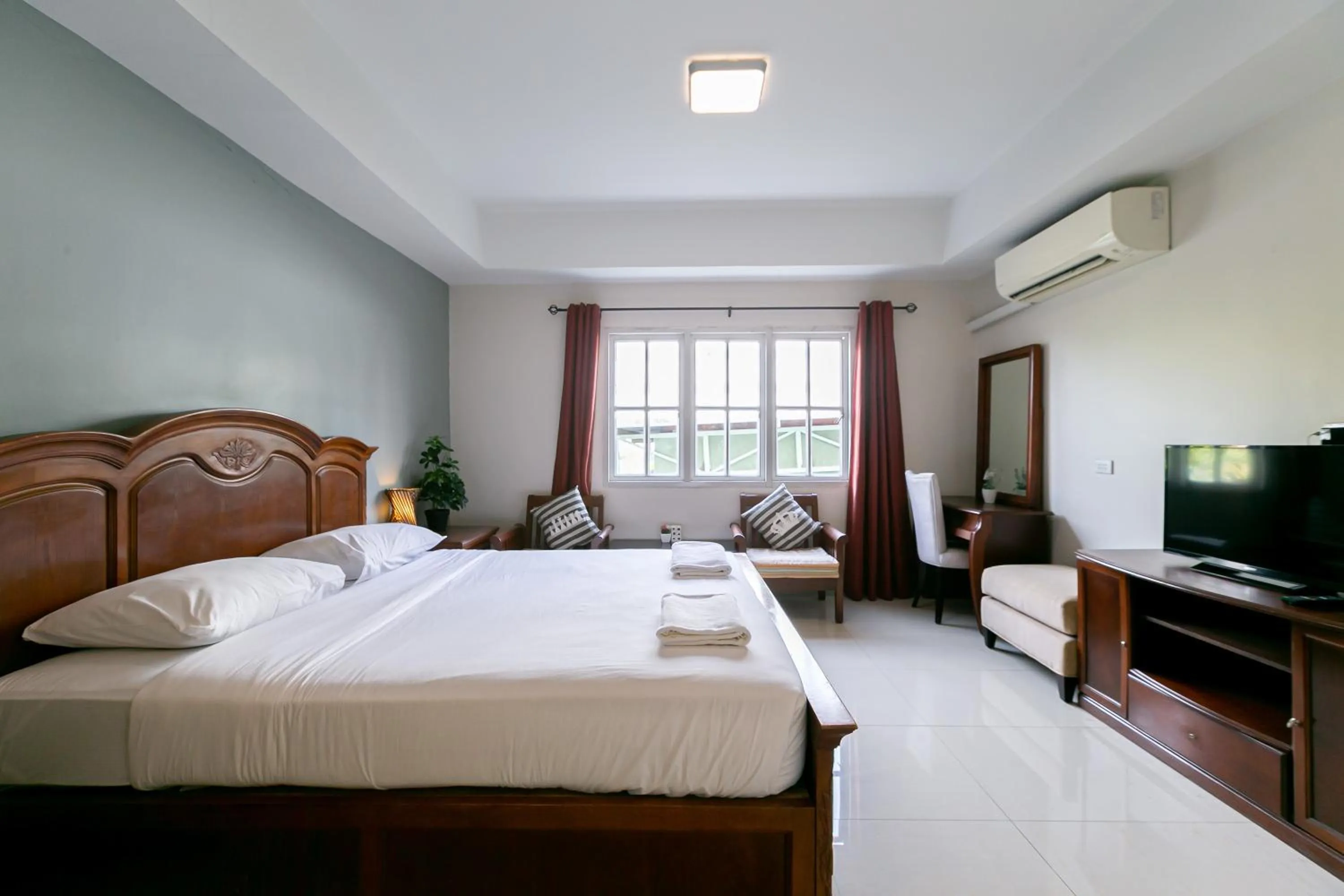 Bed in Wong Amat House