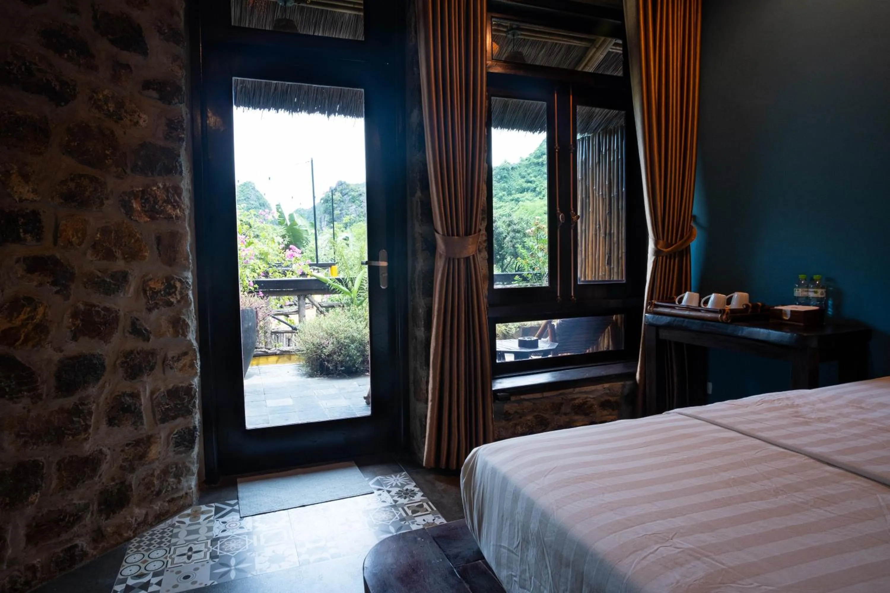 Mountain view, Bed in Trang An Ecolodge
