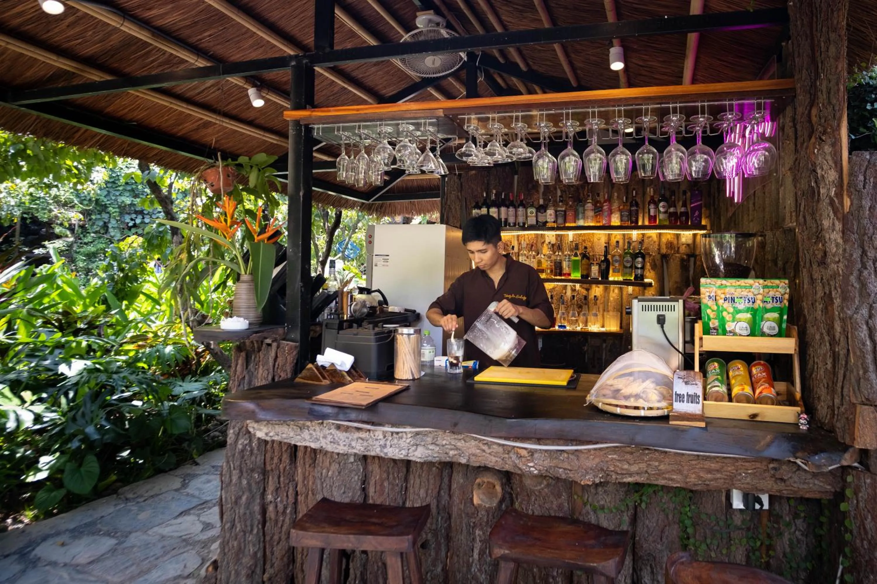 Lounge or bar in Trang An Ecolodge