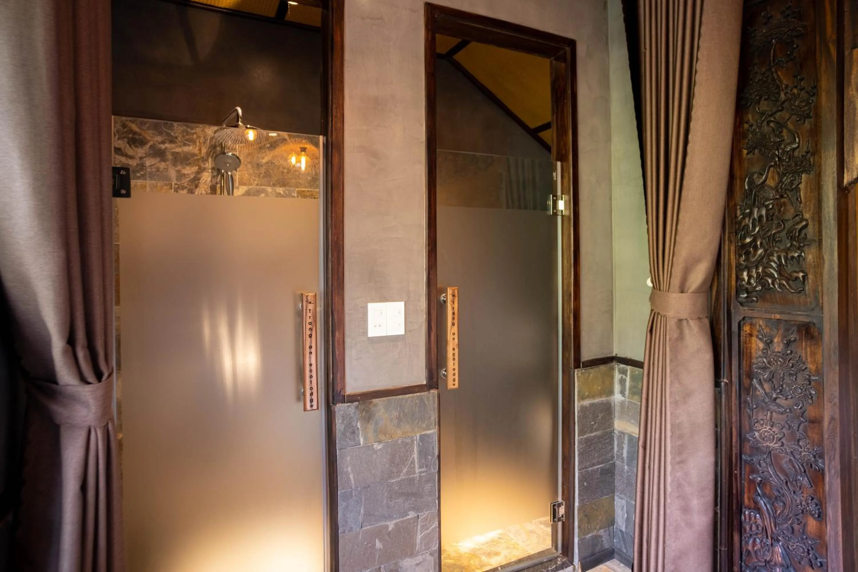 Toilet in Trang An Ecolodge