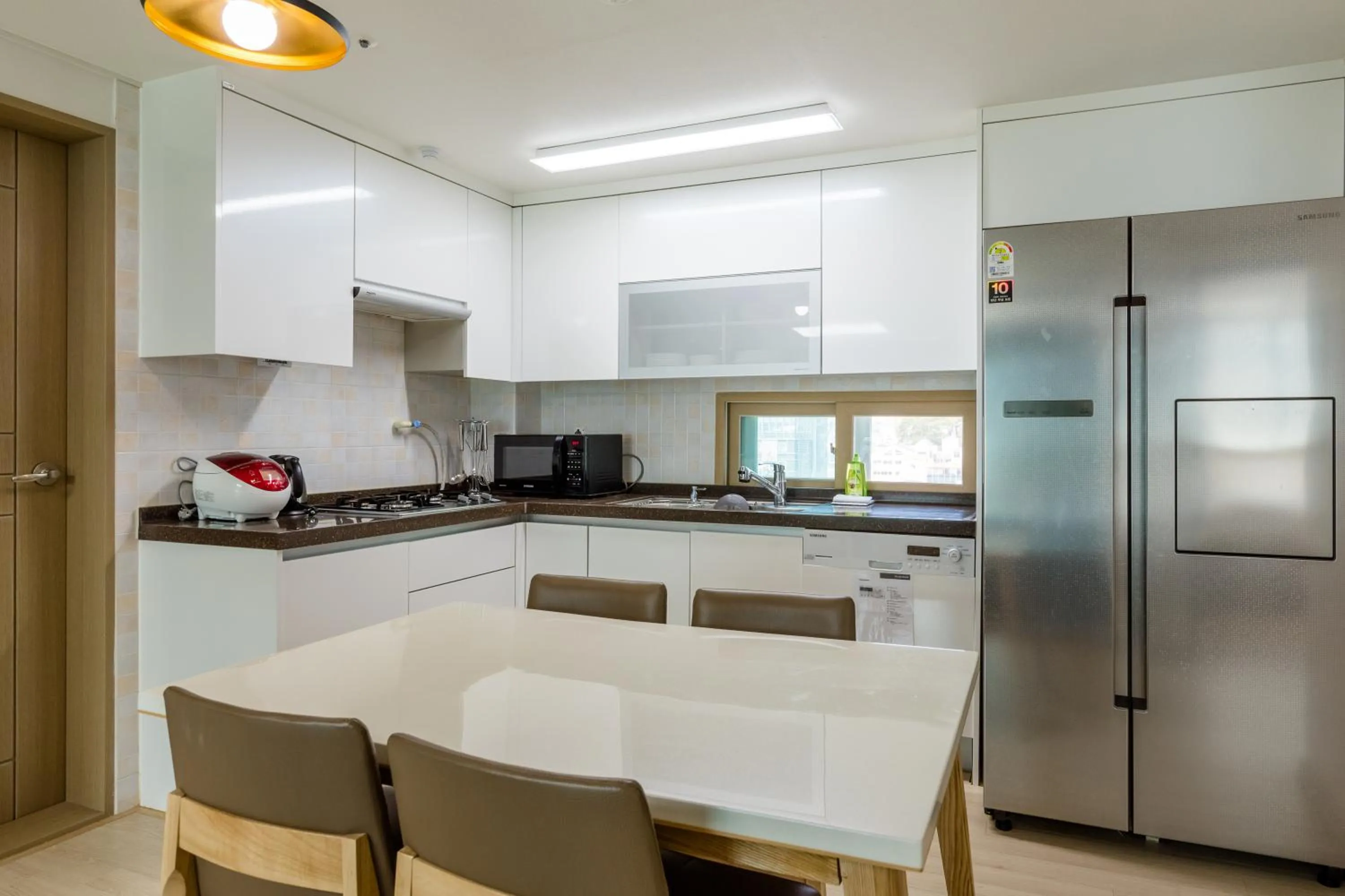 Kitchen or kitchenette in JS Residence Hotel Okpo