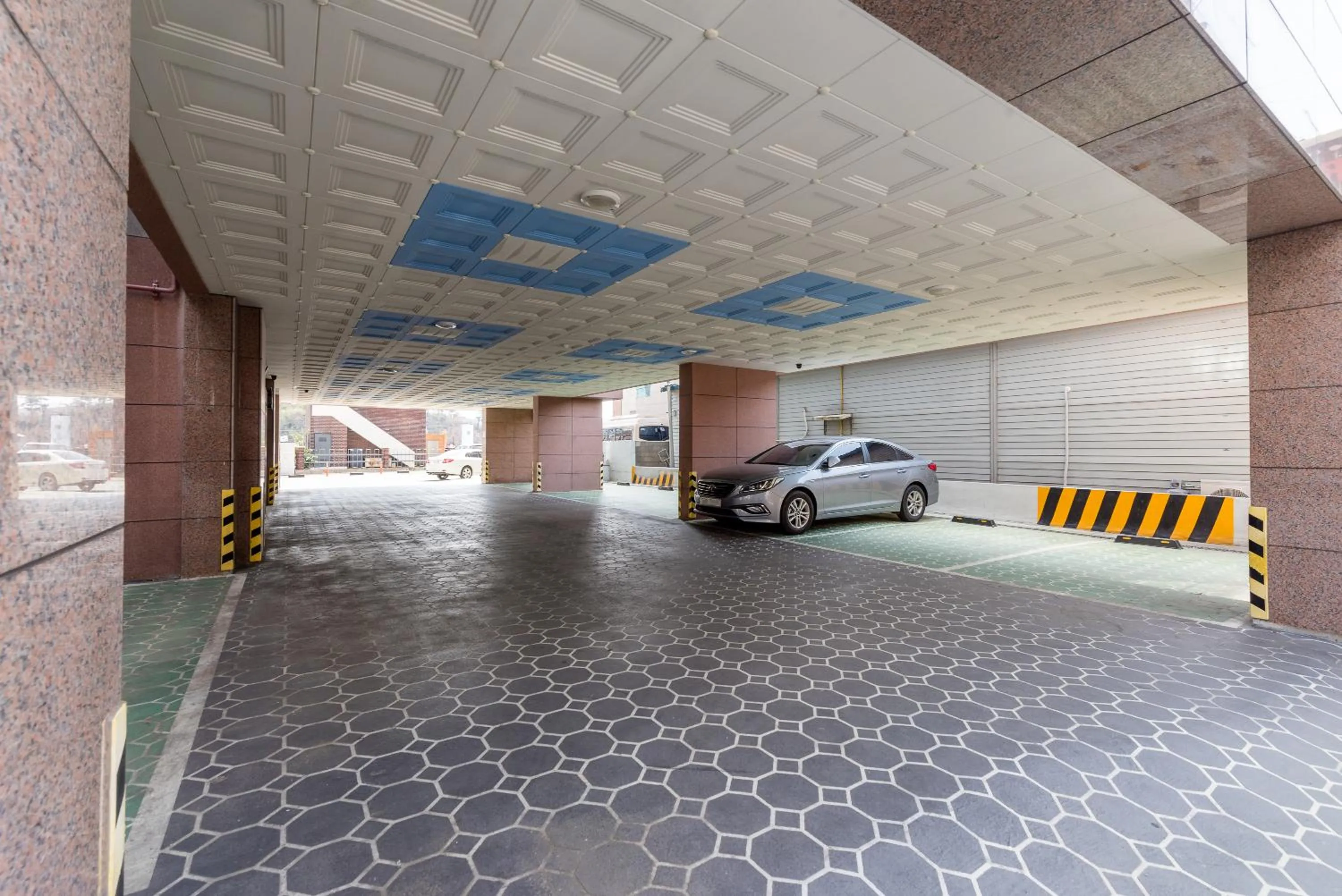 Parking in JS Residence Hotel Okpo