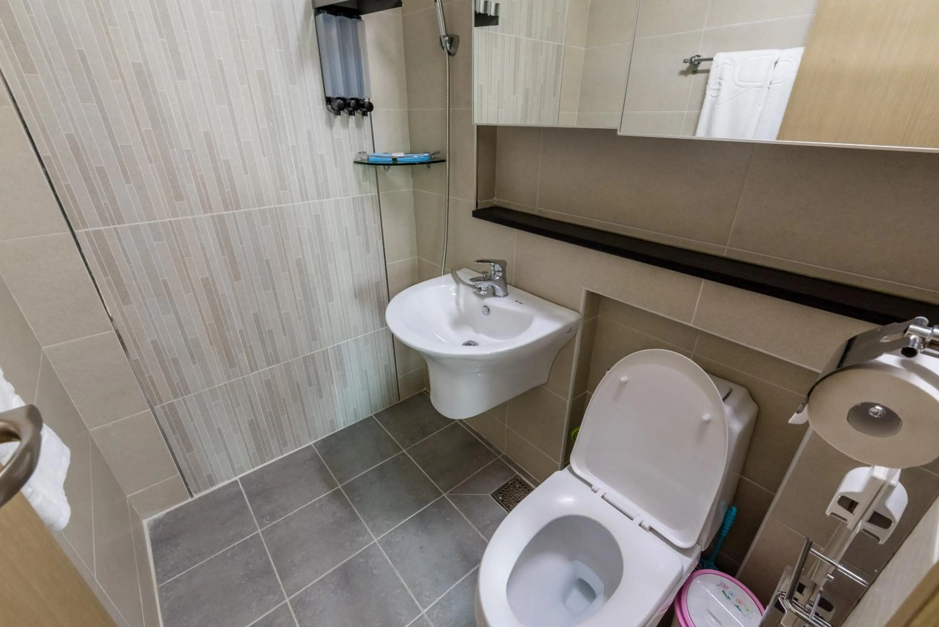 Toilet in JS Residence Hotel Okpo