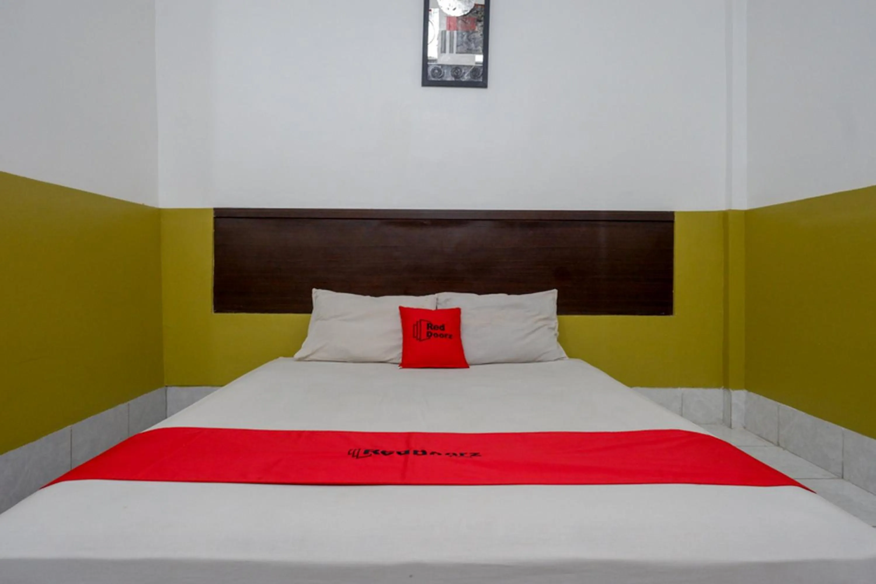 Bedroom, Bed in RedDoorz Syariah @ Hotel Wisma Indonesia Kendari
