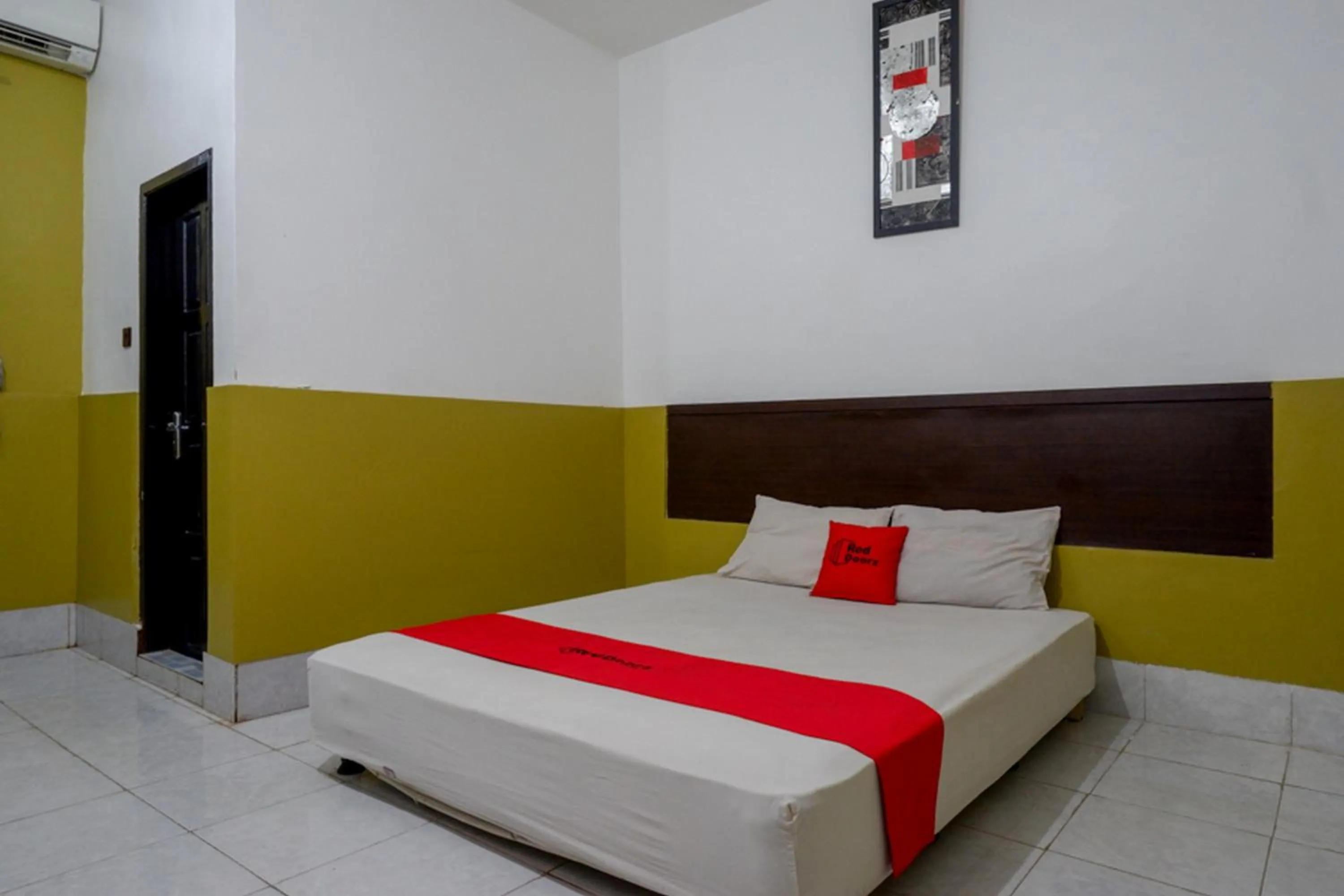 Bedroom, Bed in RedDoorz Syariah @ Hotel Wisma Indonesia Kendari