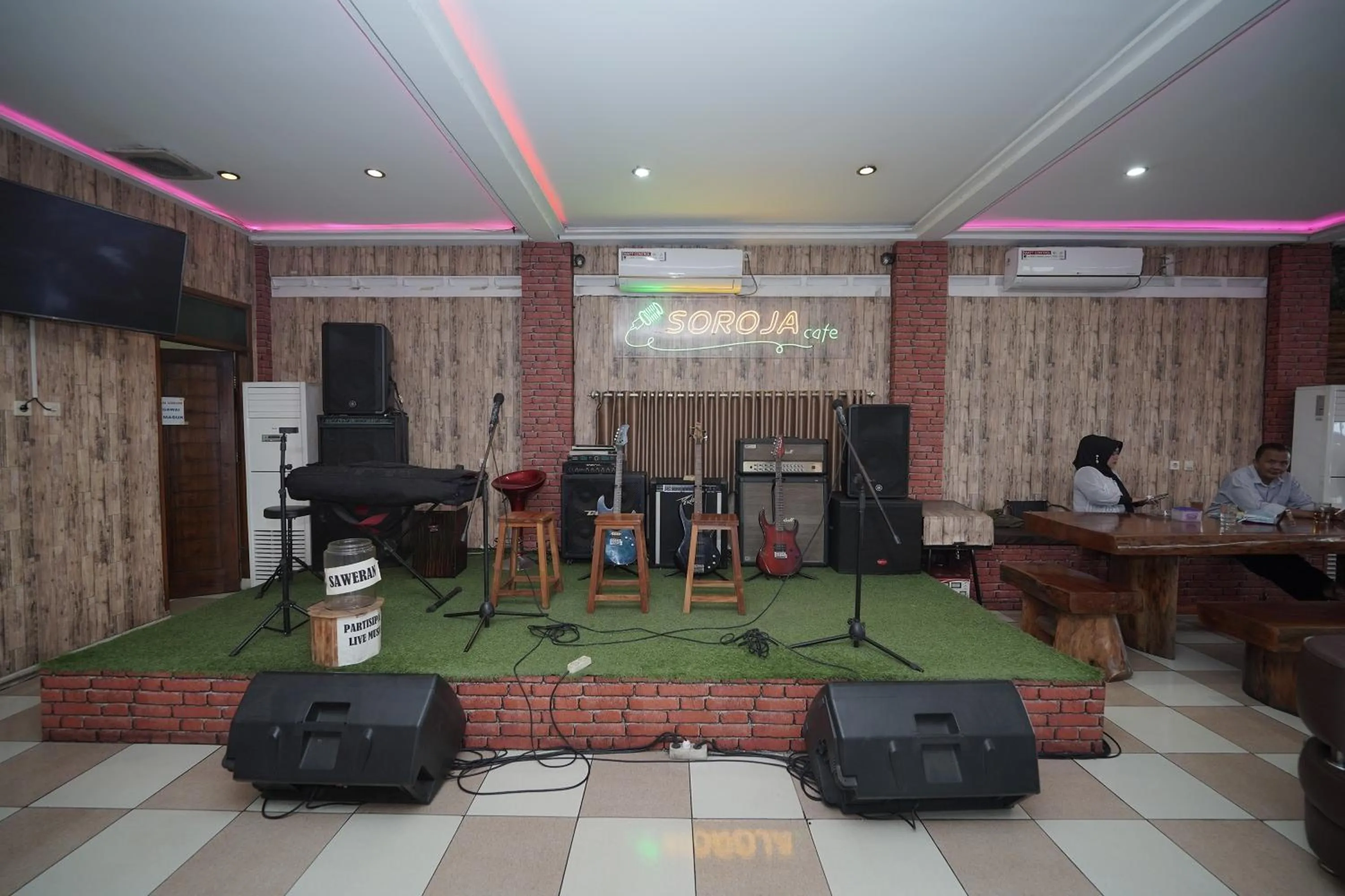 Restaurant/places to eat in Hotel Soreang