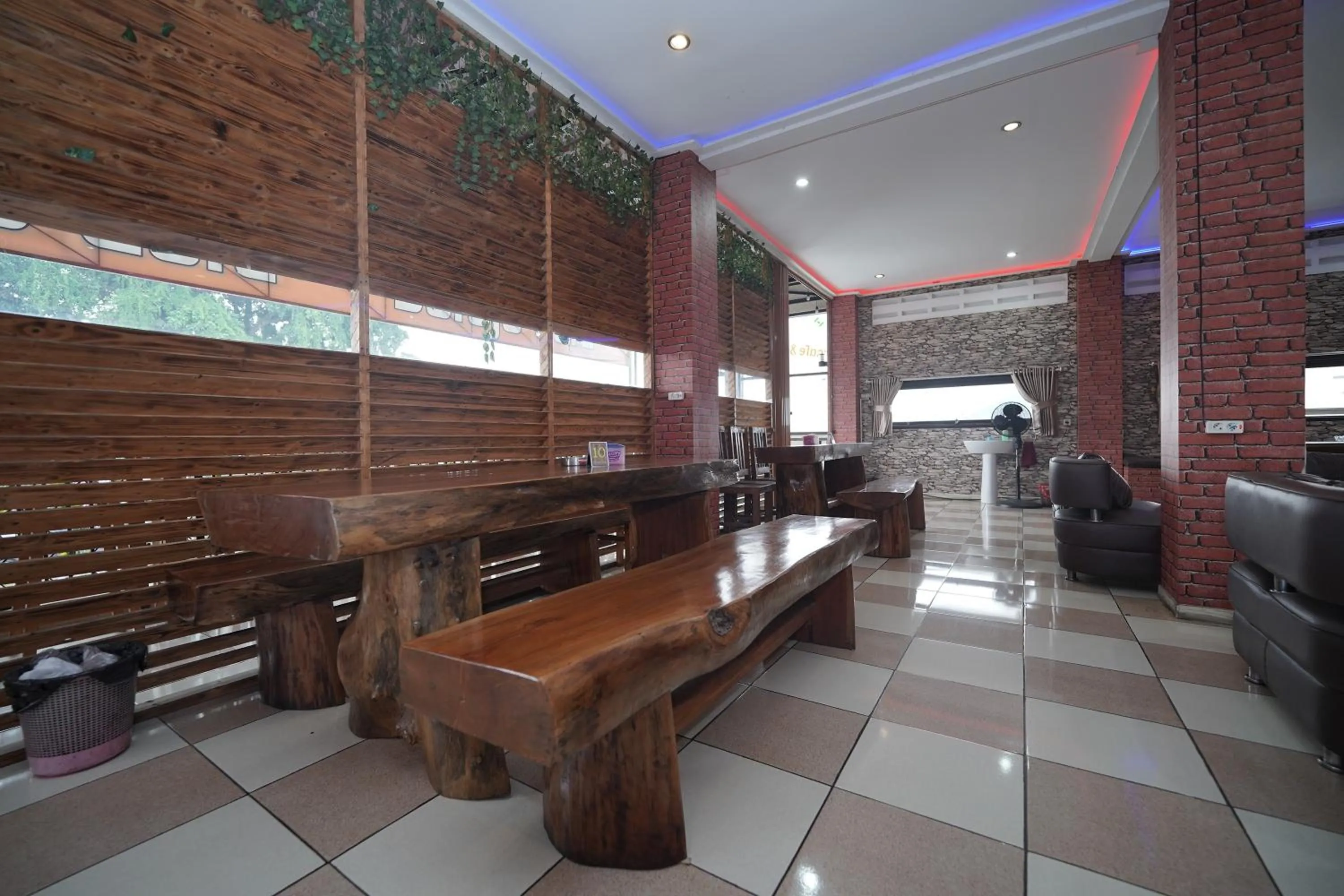 Restaurant/places to eat in Hotel Soreang