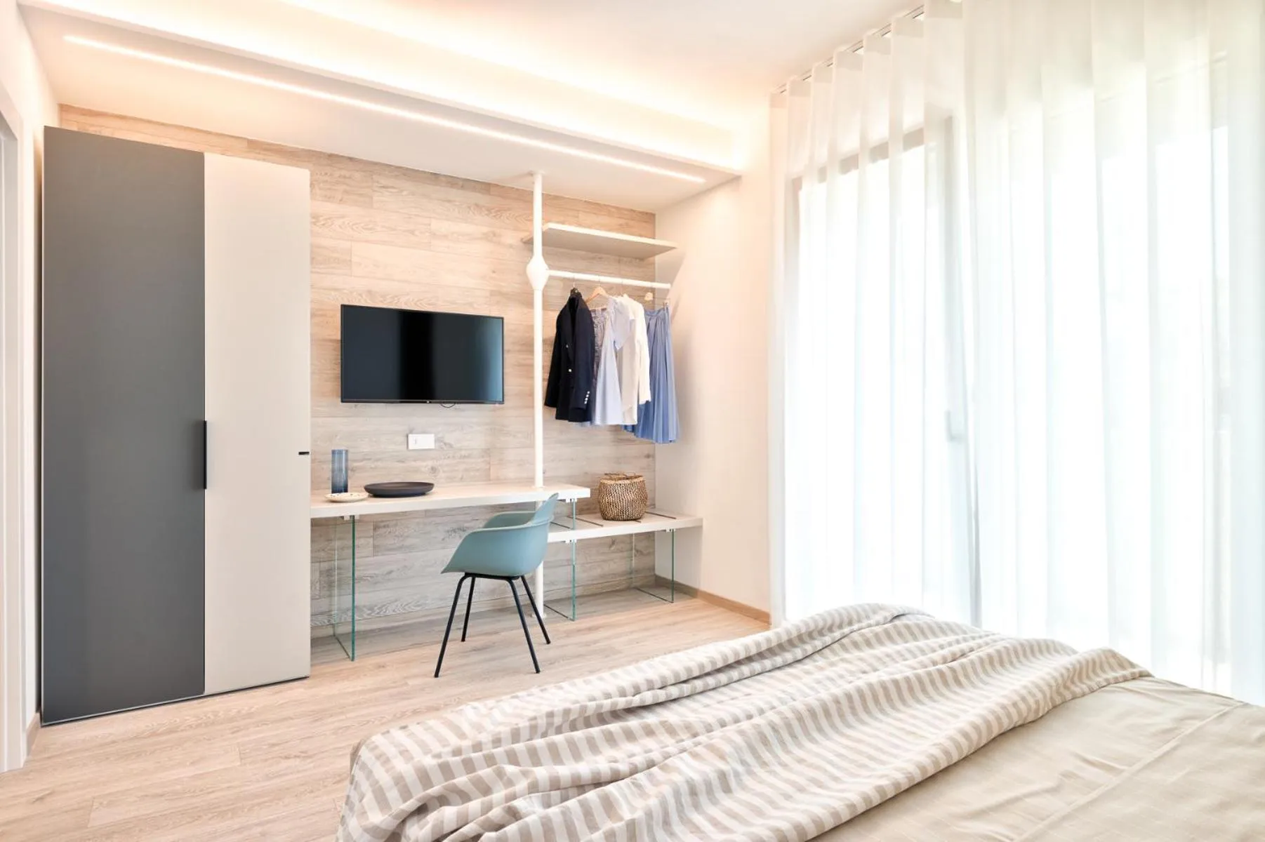 wardrobe in Albamarina Residence