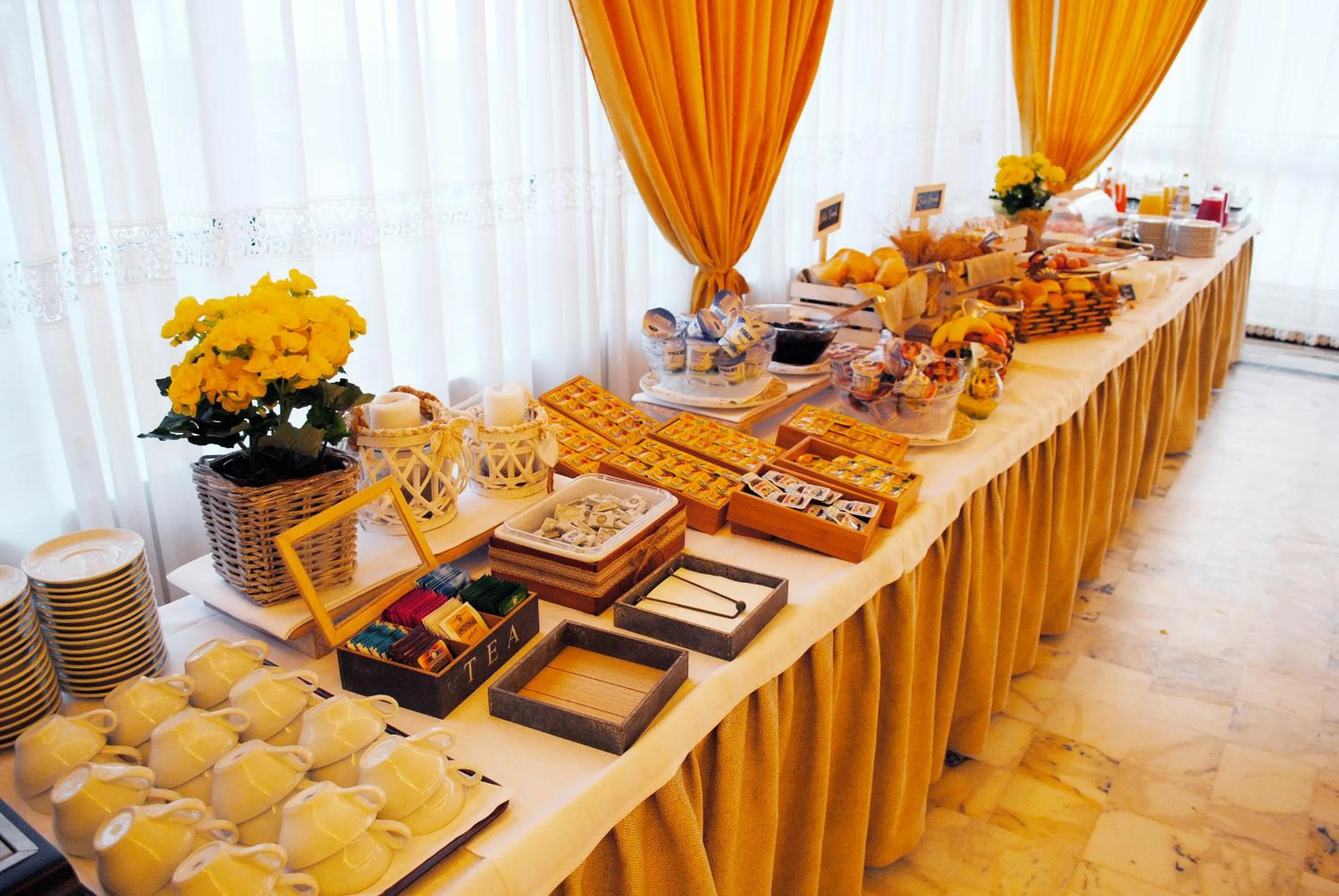 Food and drinks in Albamarina Residence