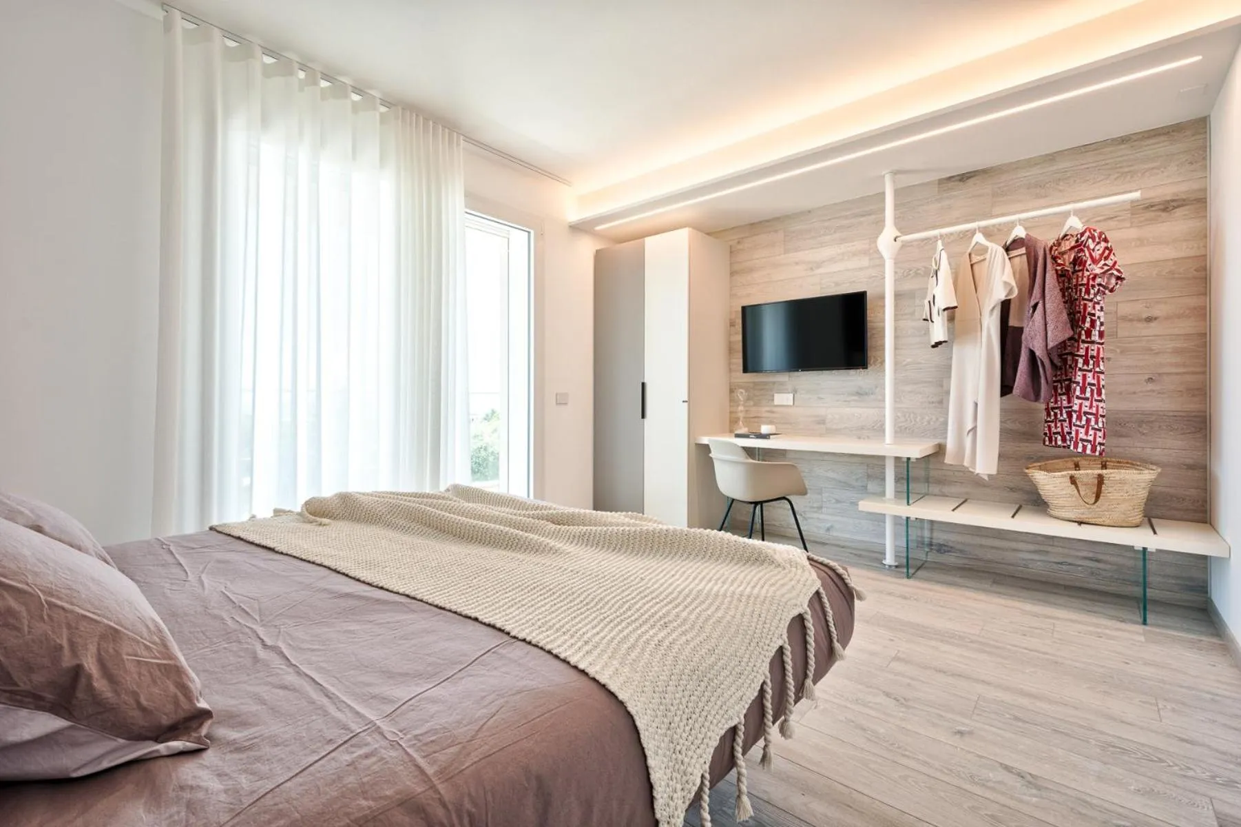 Bed in Albamarina Residence