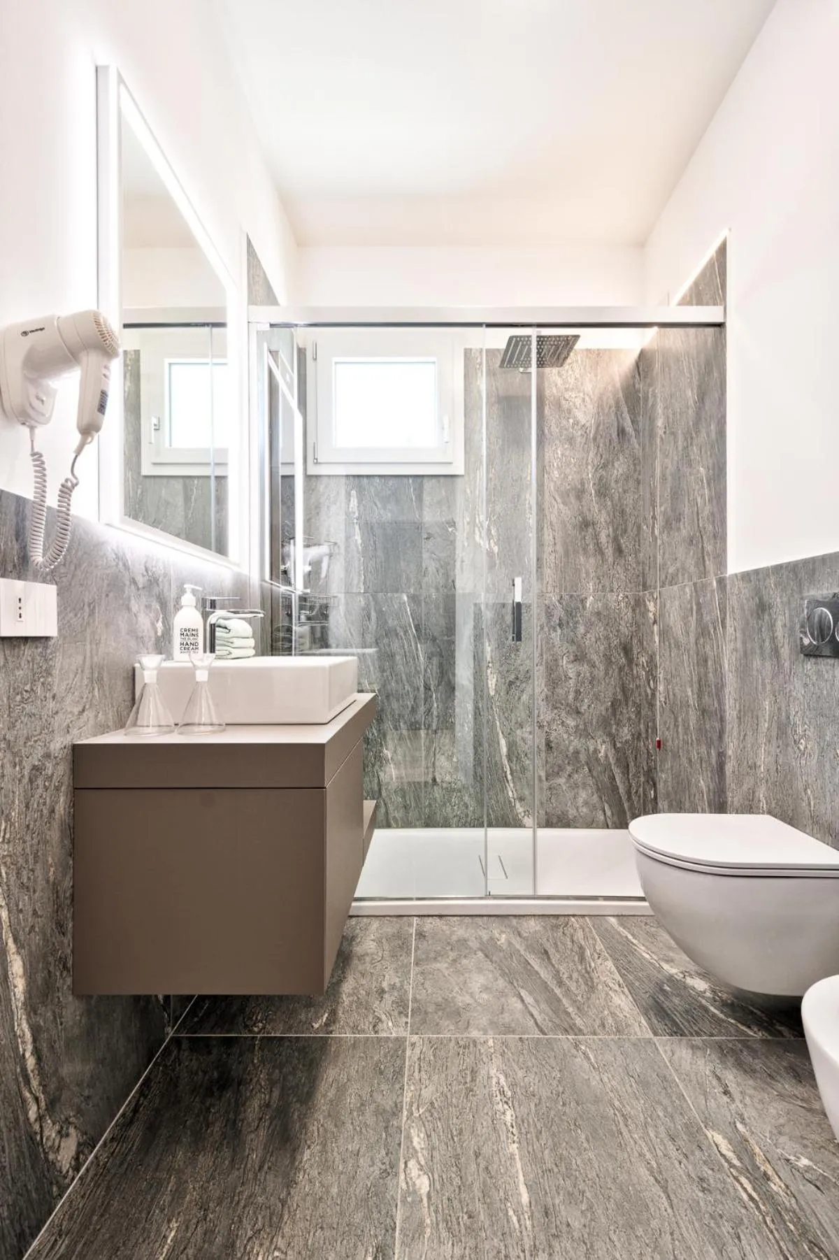Bathroom in Albamarina Residence