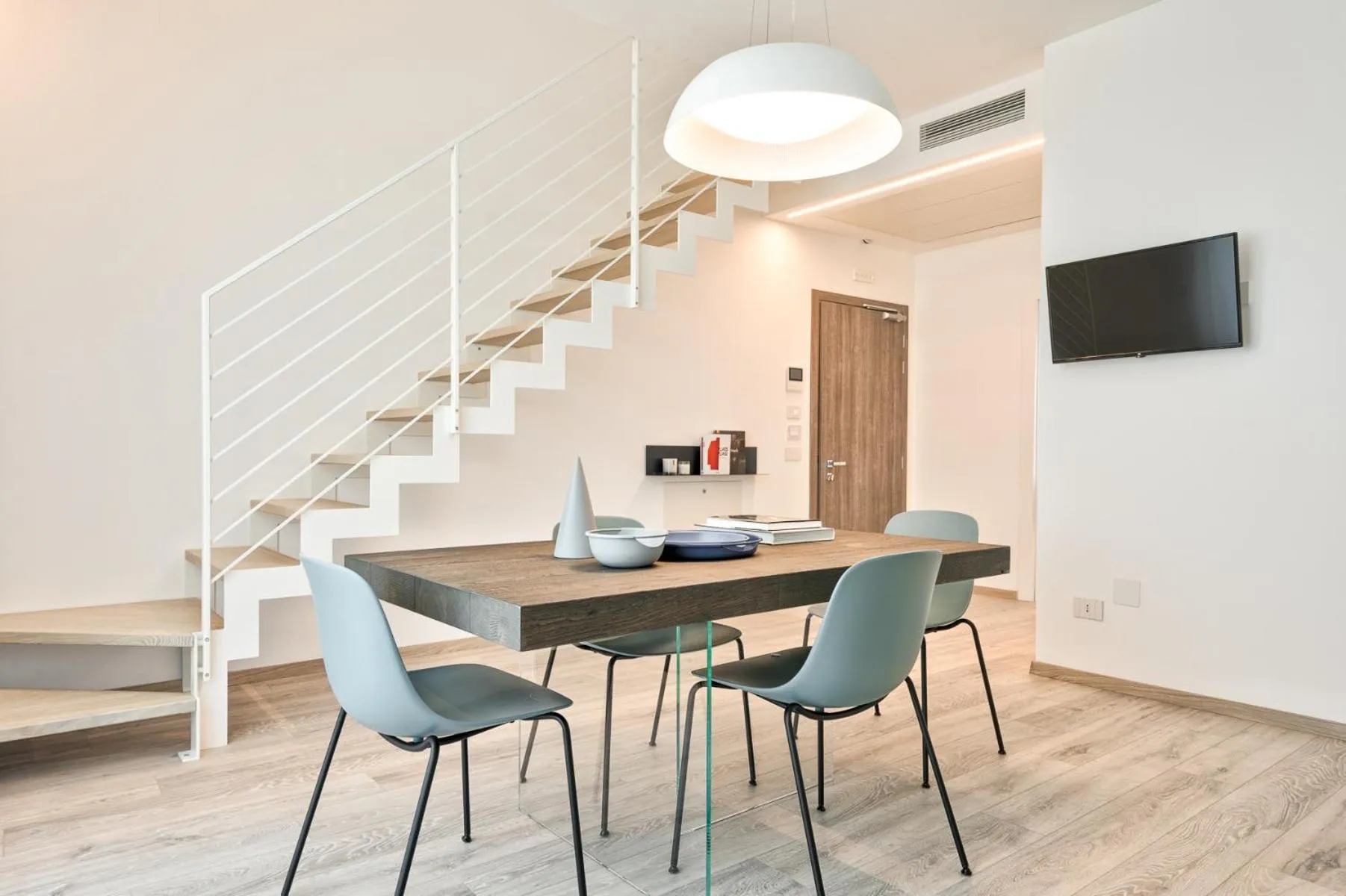 Dining area in Albamarina Residence