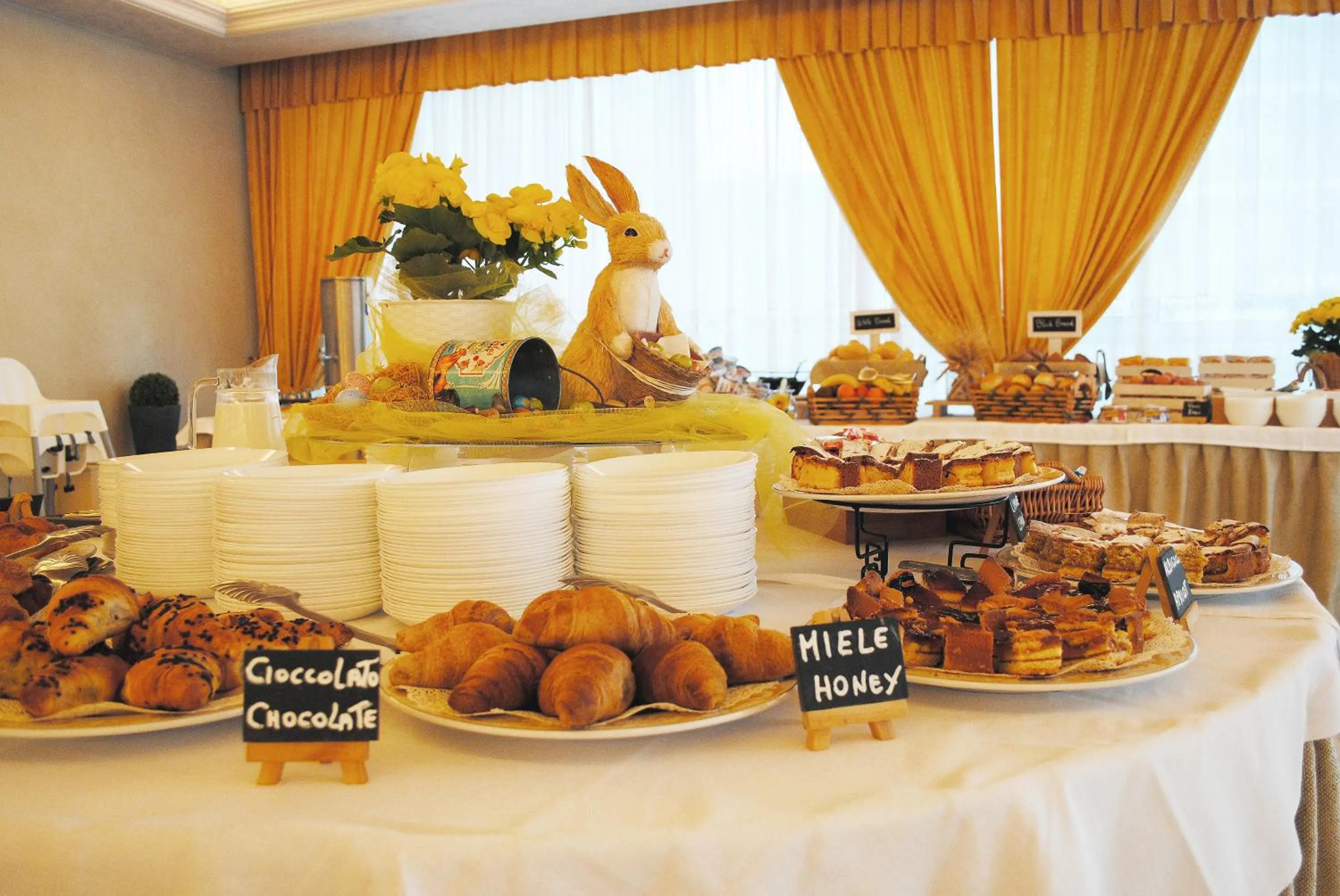 Food and drinks in Albamarina Residence