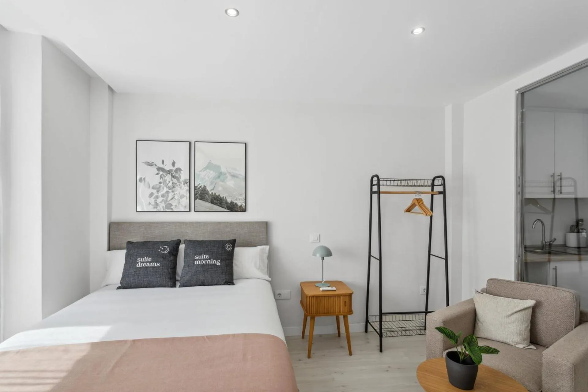 Bed in Limehome Madrid Calle de la Paloma