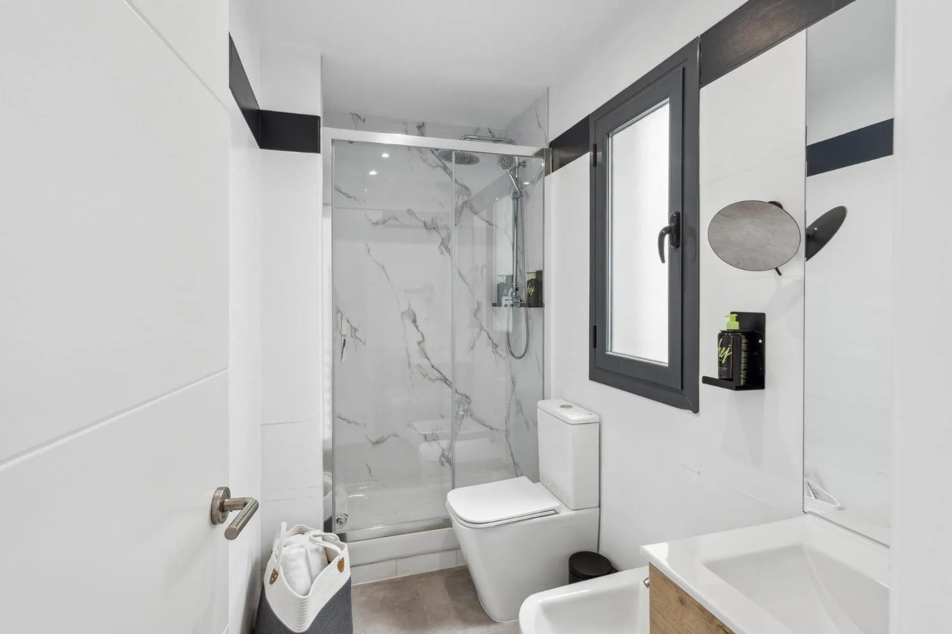 Shower in Limehome Madrid Calle de la Paloma