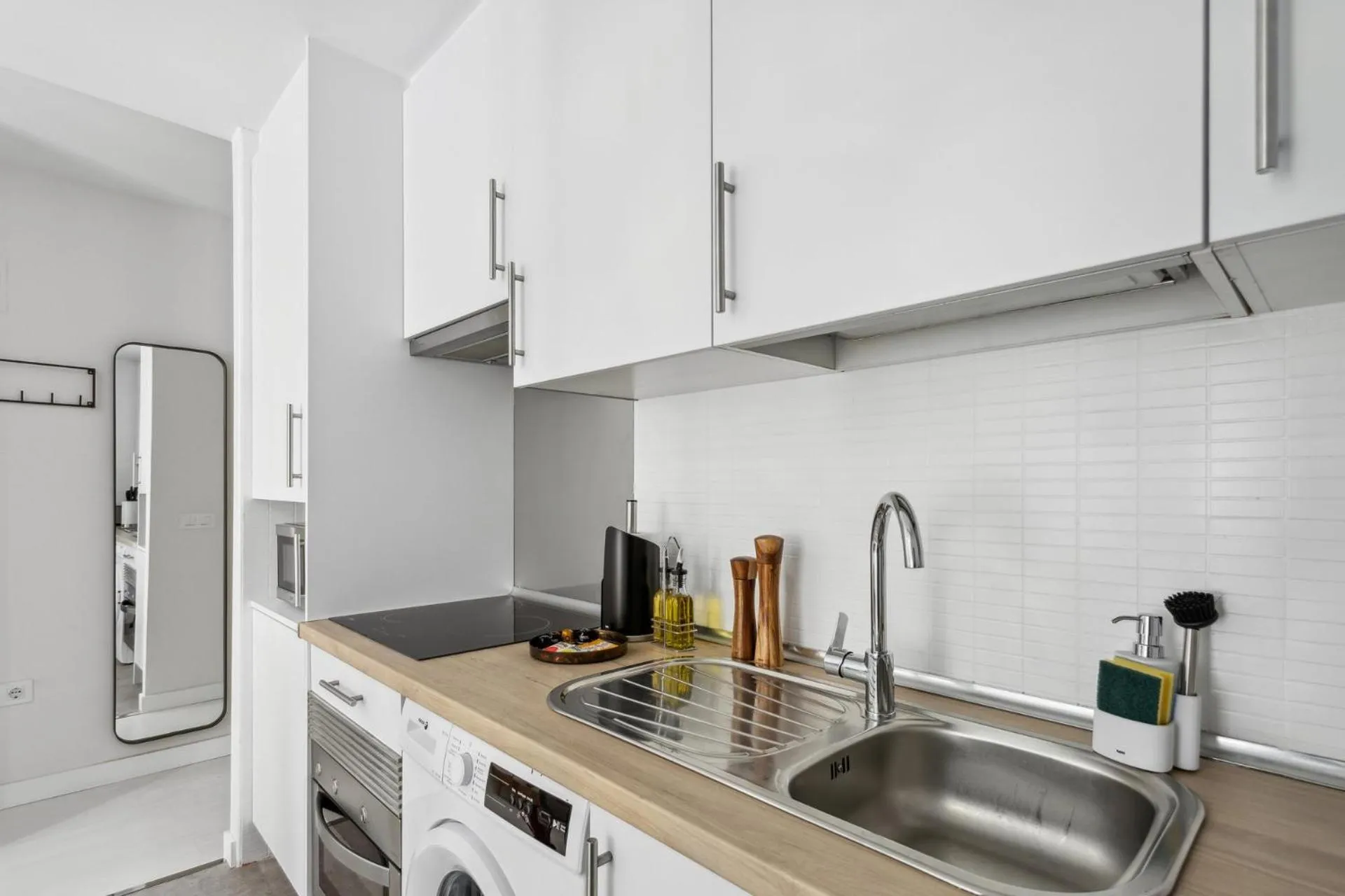 Coffee/tea facilities in Limehome Madrid Calle de la Paloma