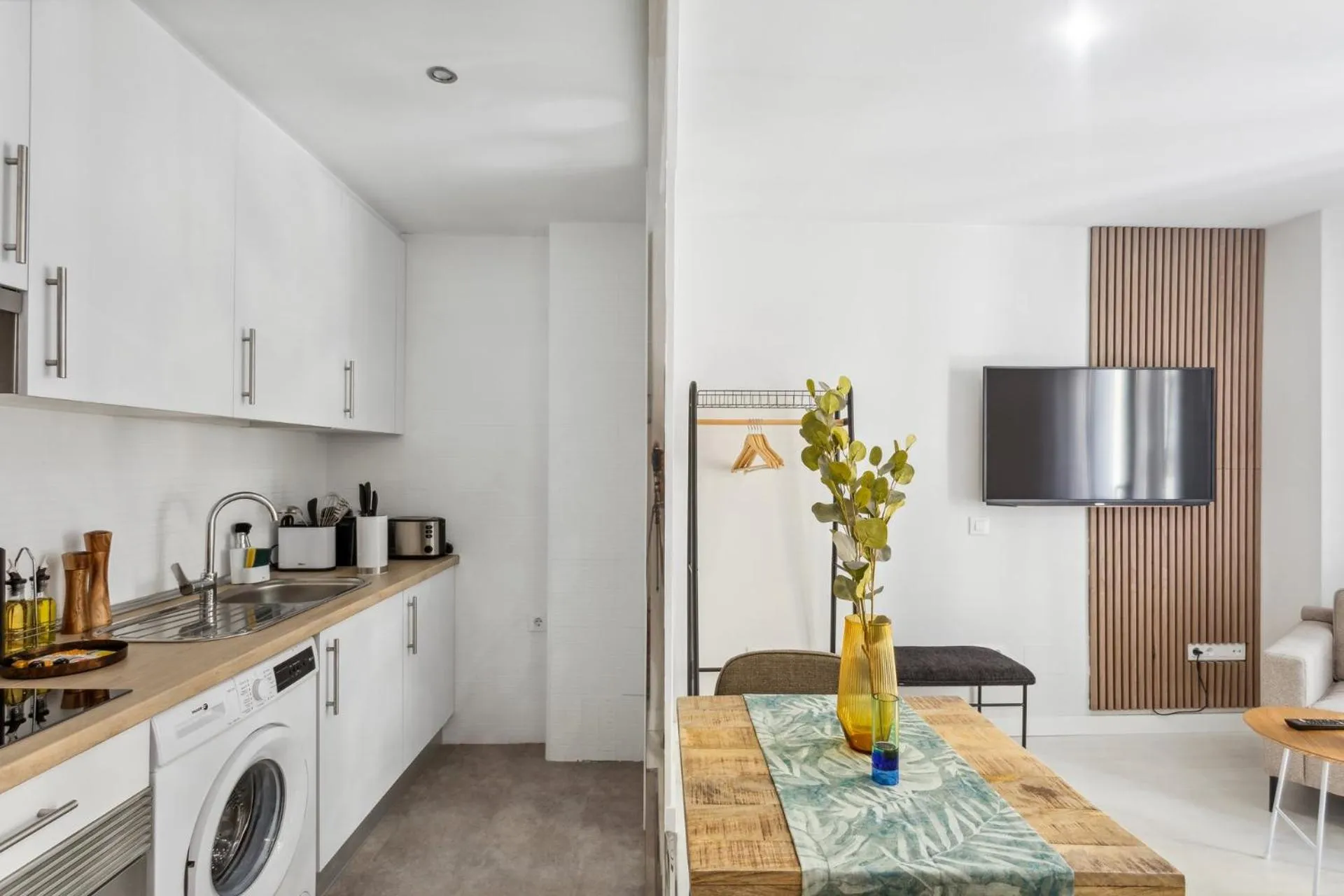 Coffee/tea facilities in Limehome Madrid Calle de la Paloma